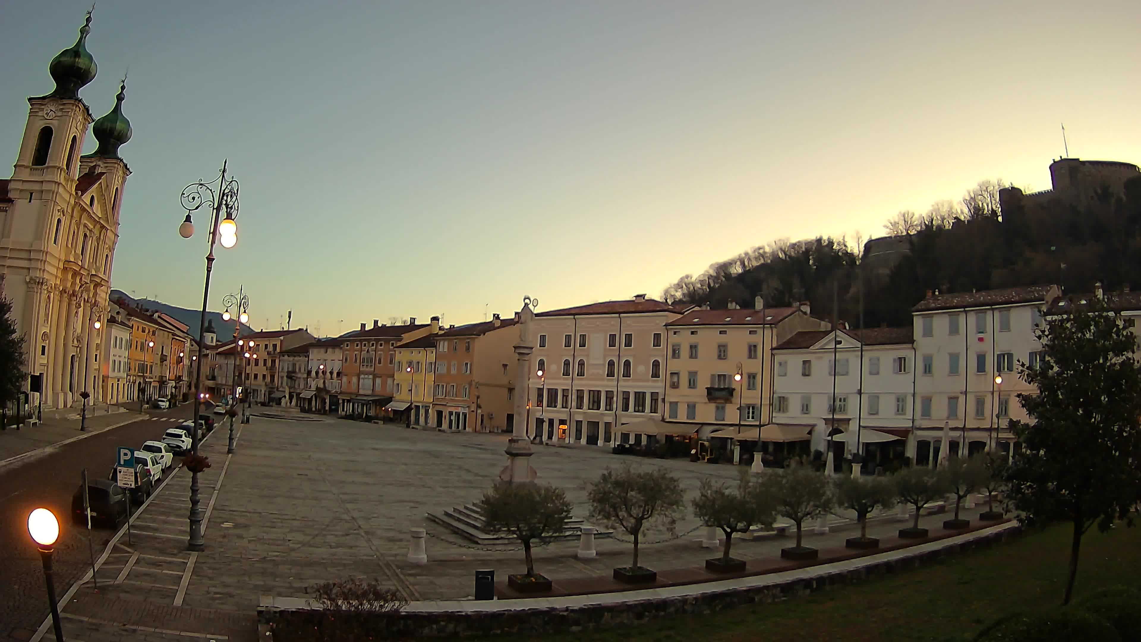 Gorizia Piazza della Vittoria e chiesa di S. Ignazio