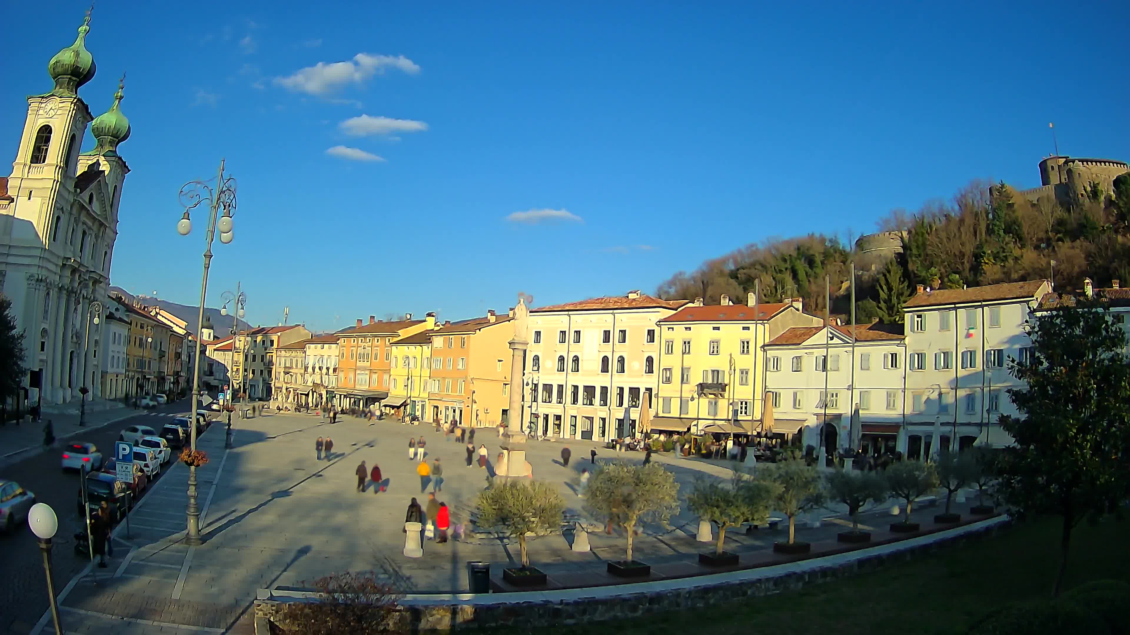 Kamera Gorica Travnik in cerkev sv. Ignacija