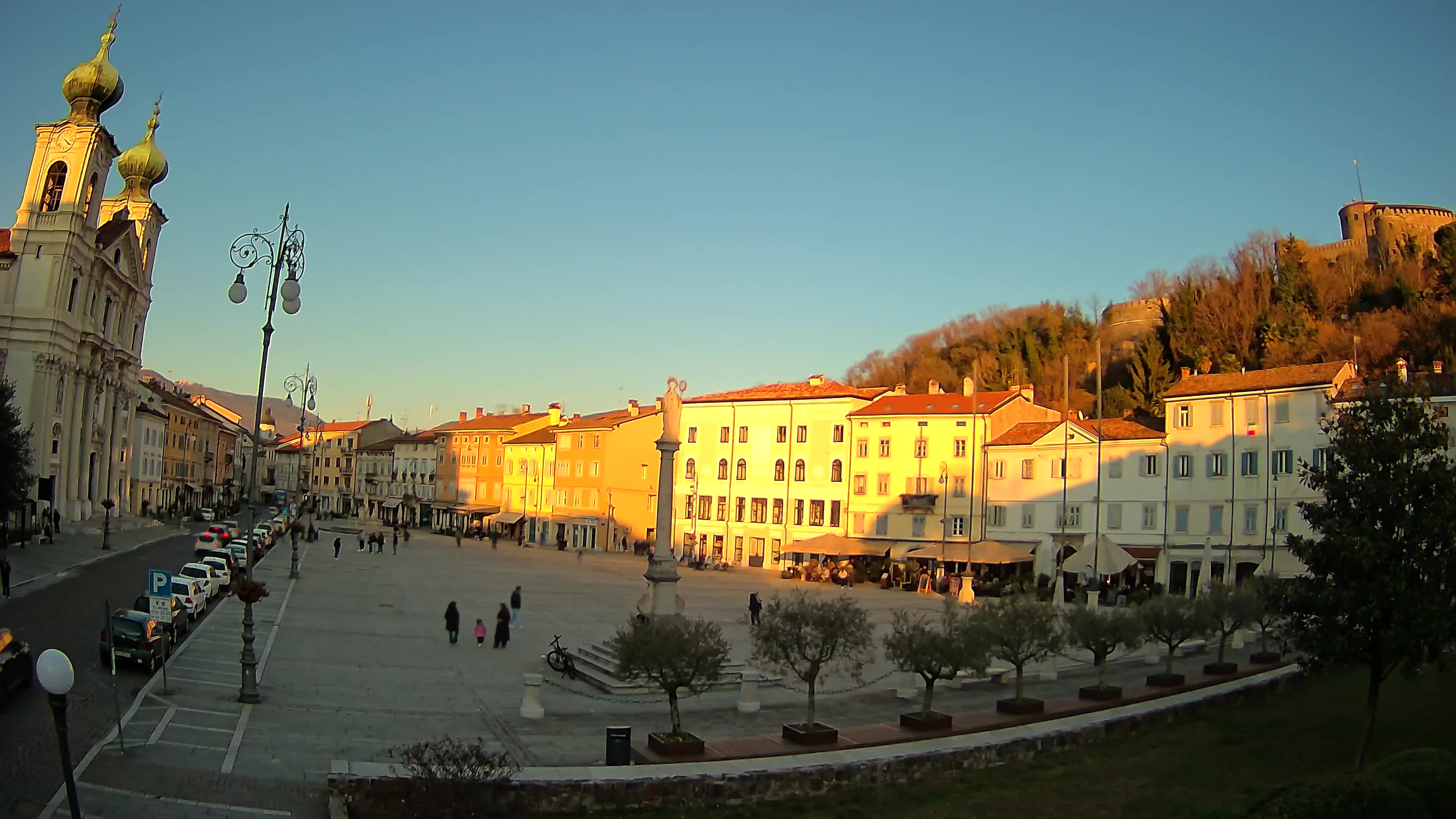 Gorizia Piazza della Vittoria e chiesa di S. Ignazio
