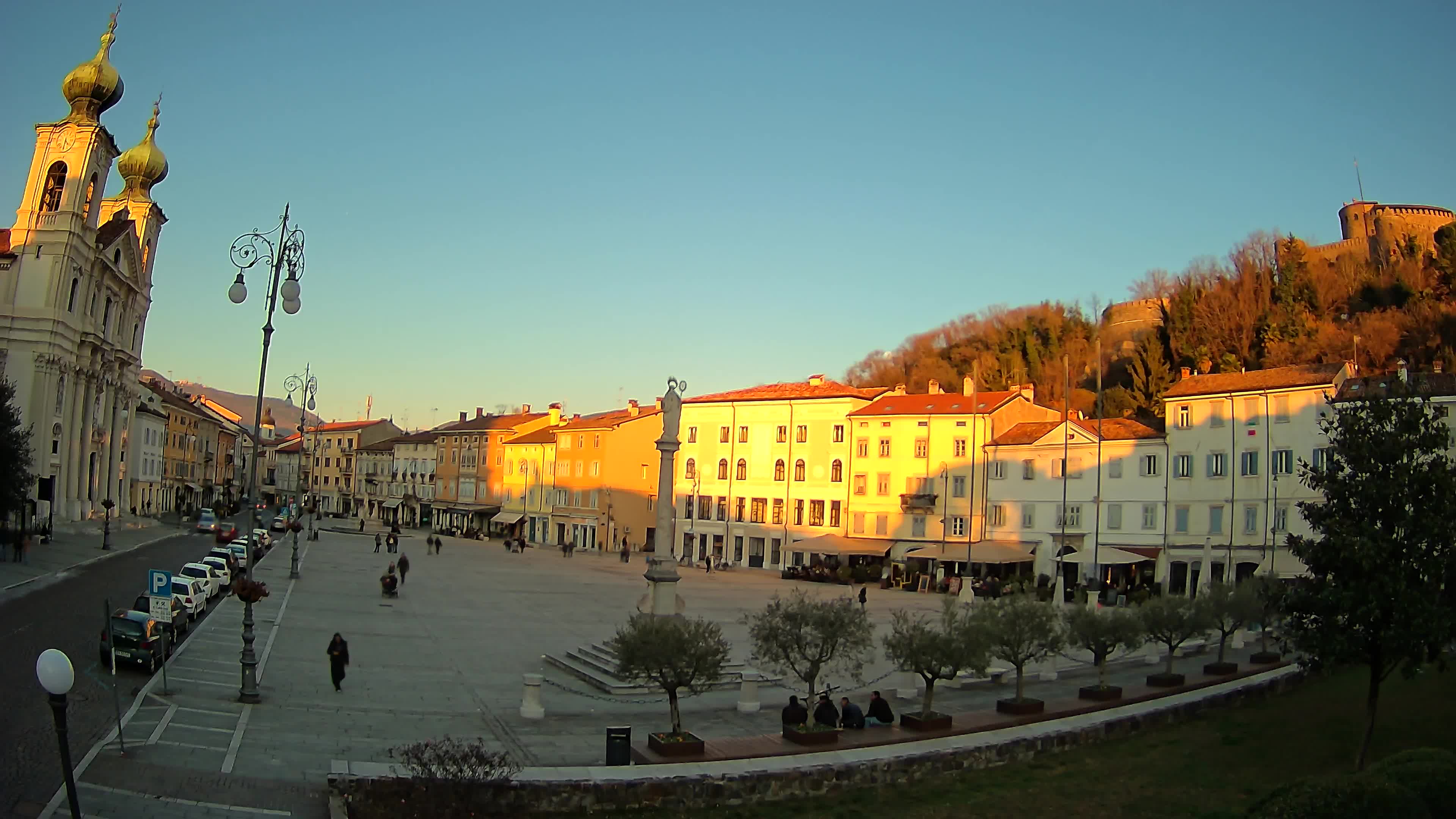 Kamera Gorica Travnik in cerkev sv. Ignacija