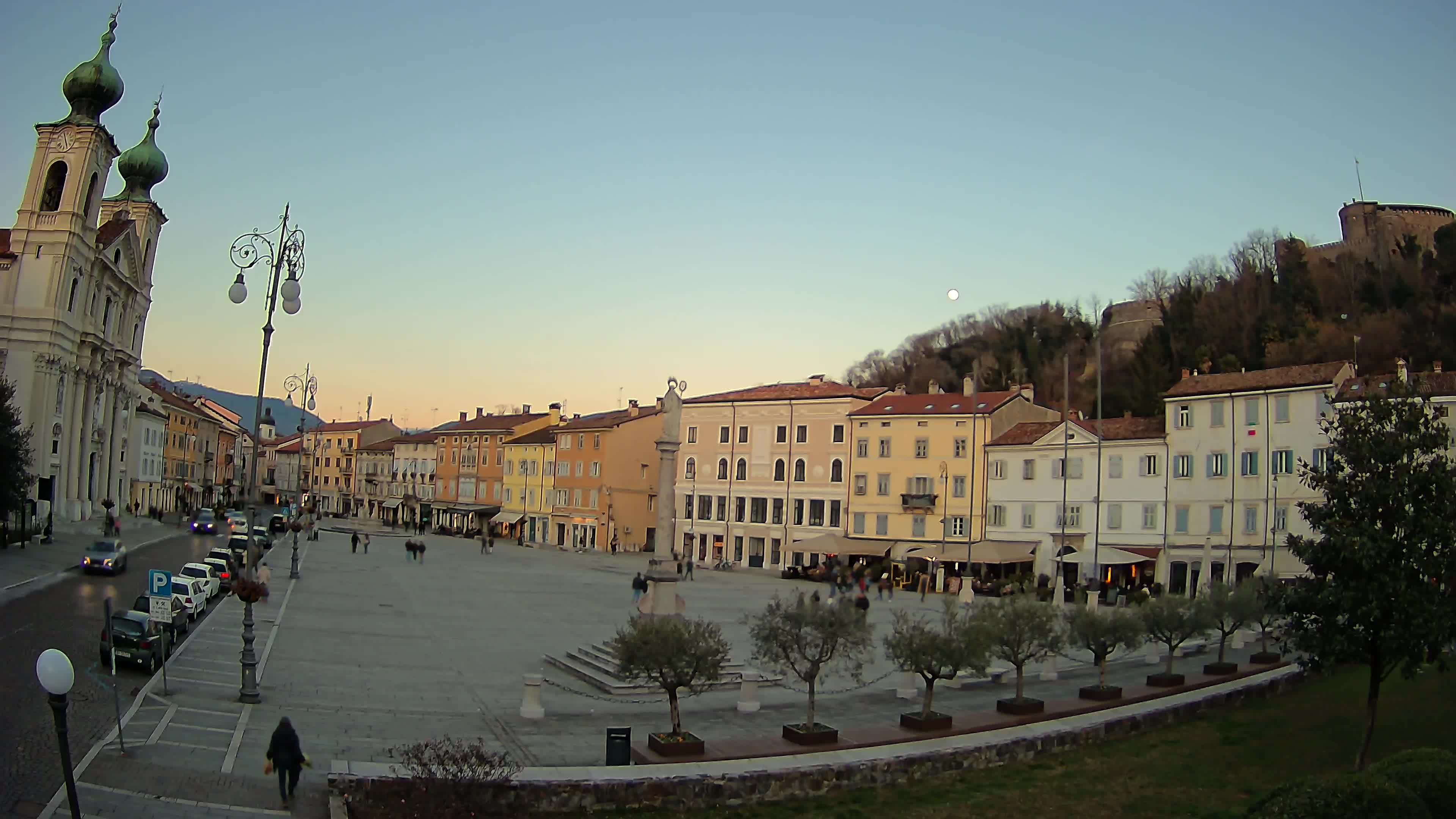 Gorizia Piazza della Vittoria e chiesa di S. Ignazio