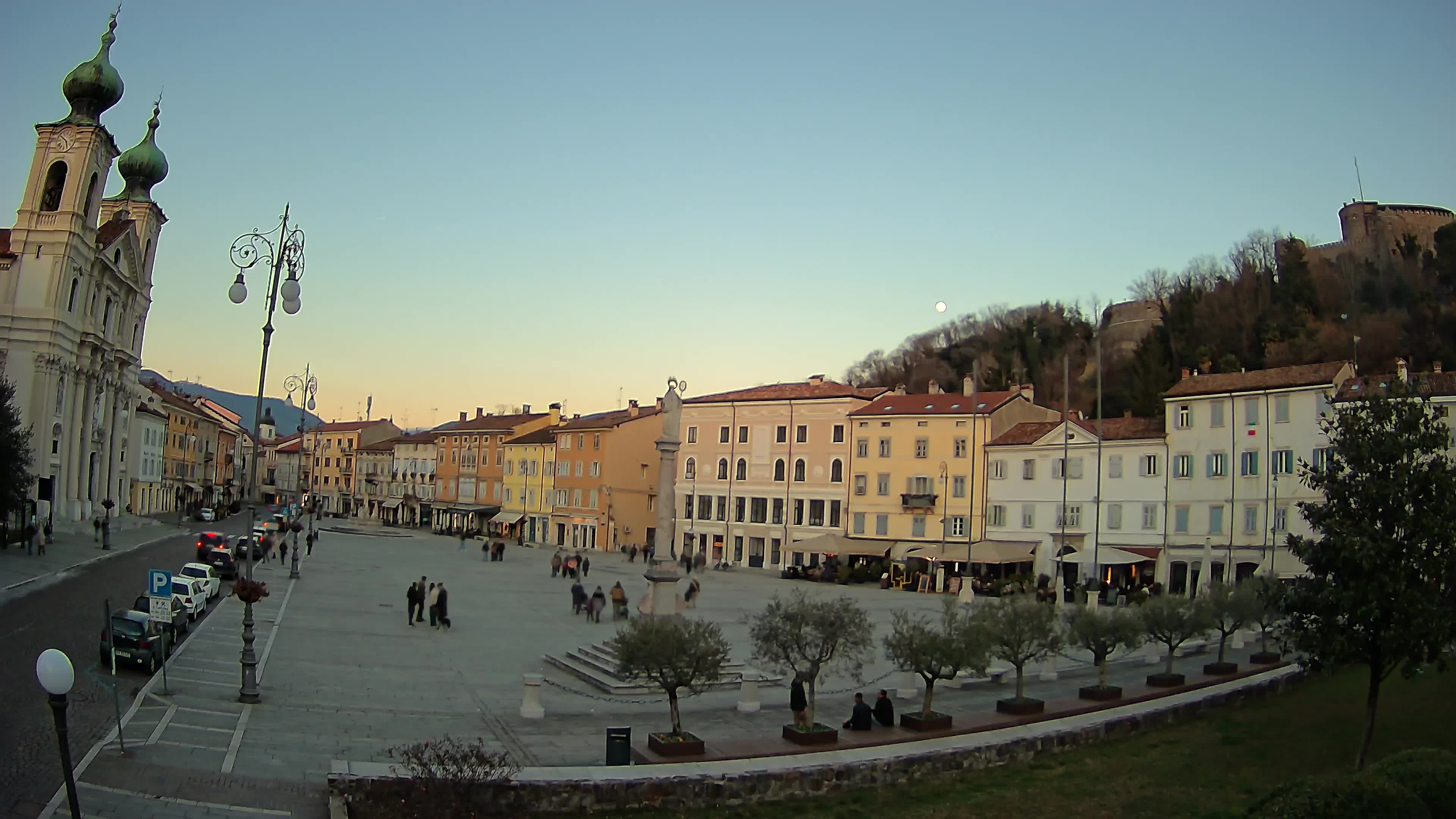 Kamera Gorica Travnik in cerkev sv. Ignacija