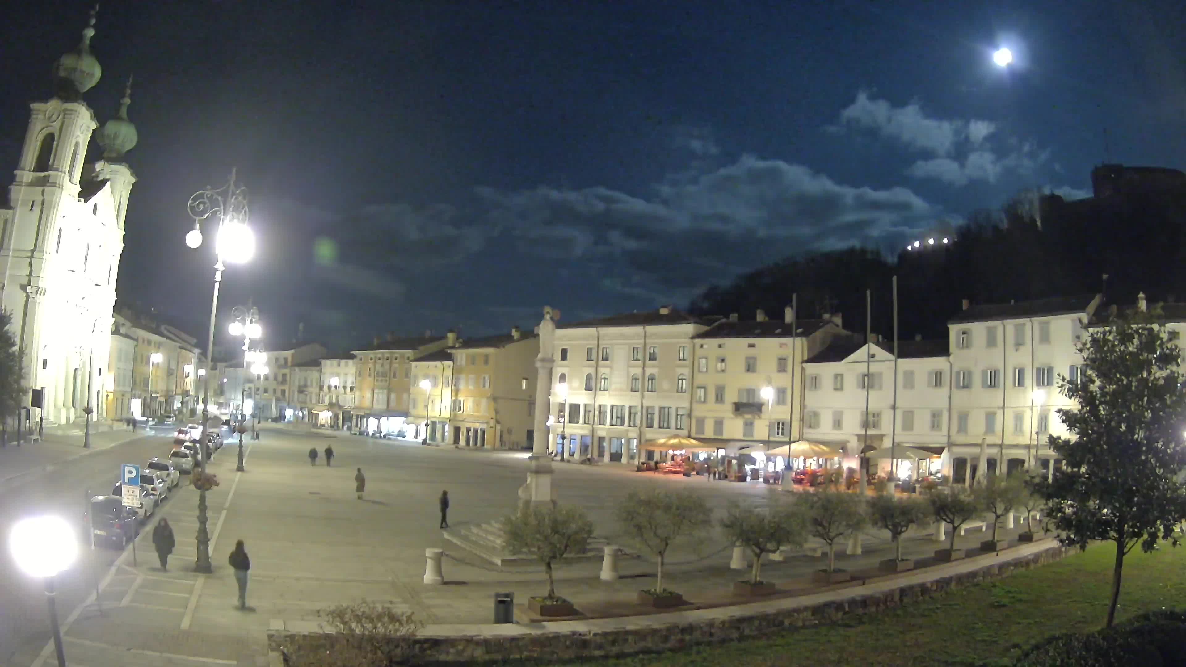 Kamera Gorica Travnik in cerkev sv. Ignacija