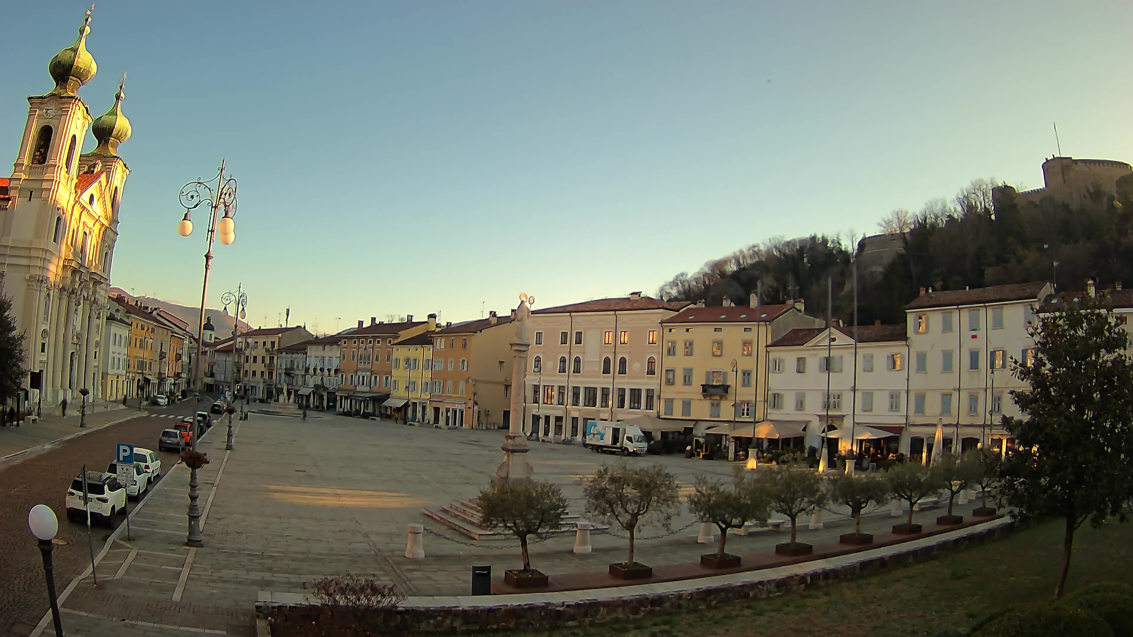 Gorizia – Plaza Vittoria – iglesia de San Pedro. Ignacio