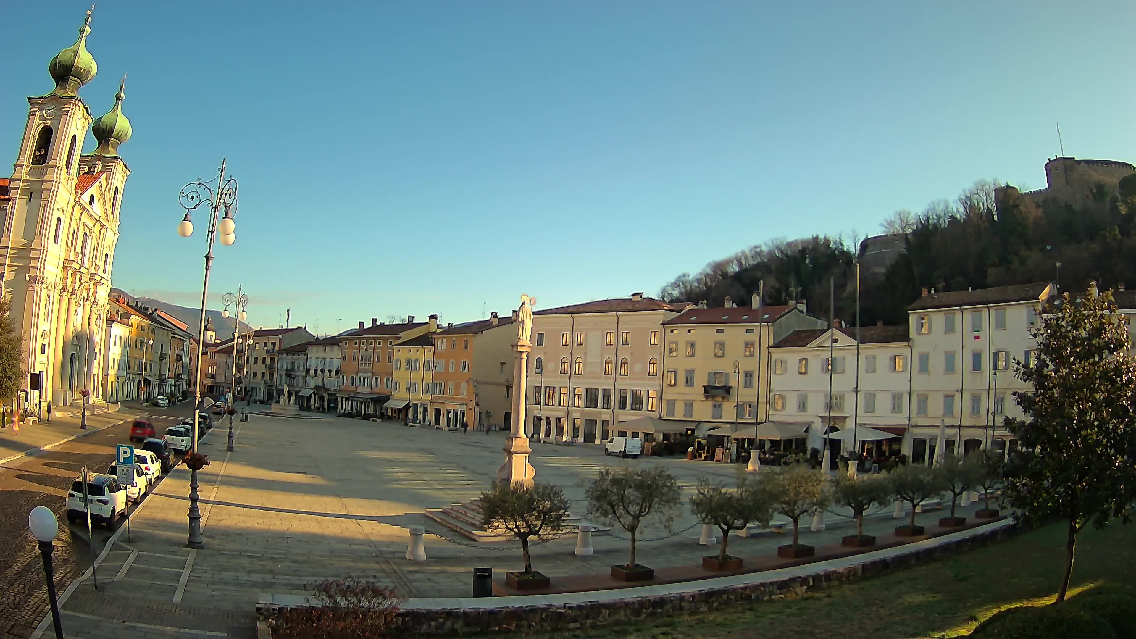 Gorizia Piazza della Vittoria e chiesa di S. Ignazio