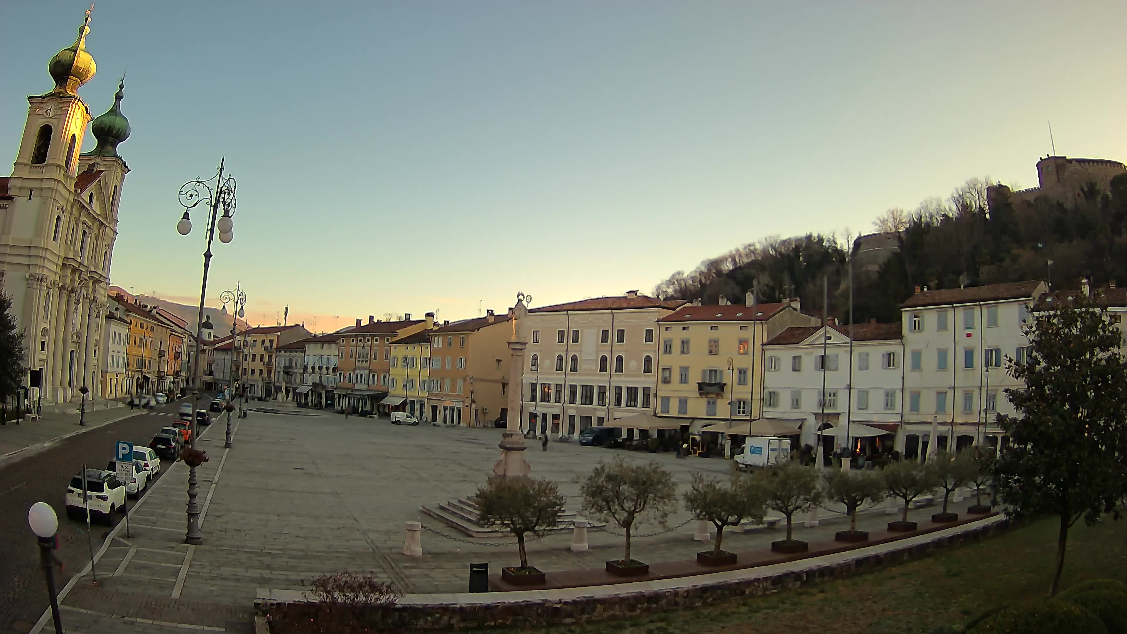 Gorizia – Plaza Vittoria – iglesia de San Pedro. Ignacio
