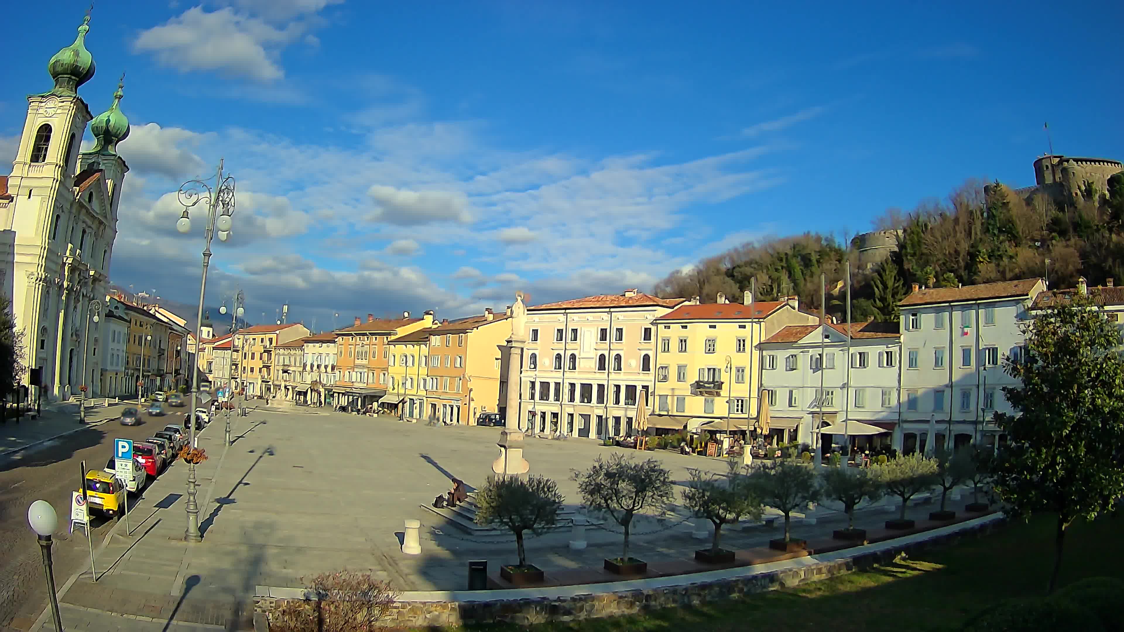 Kamera Gorica Travnik in cerkev sv. Ignacija