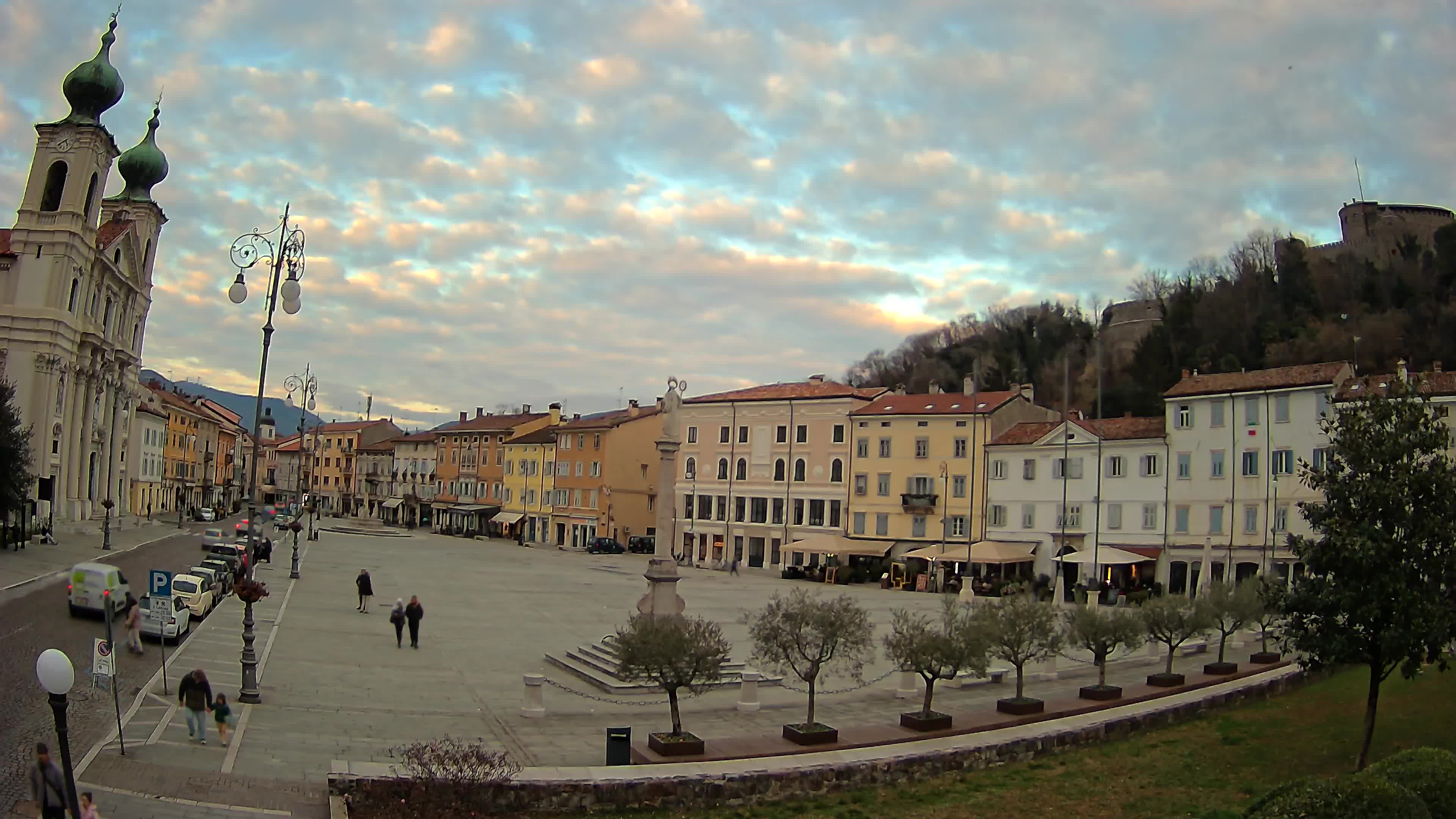 Gorizia Piazza della Vittoria e chiesa di S. Ignazio