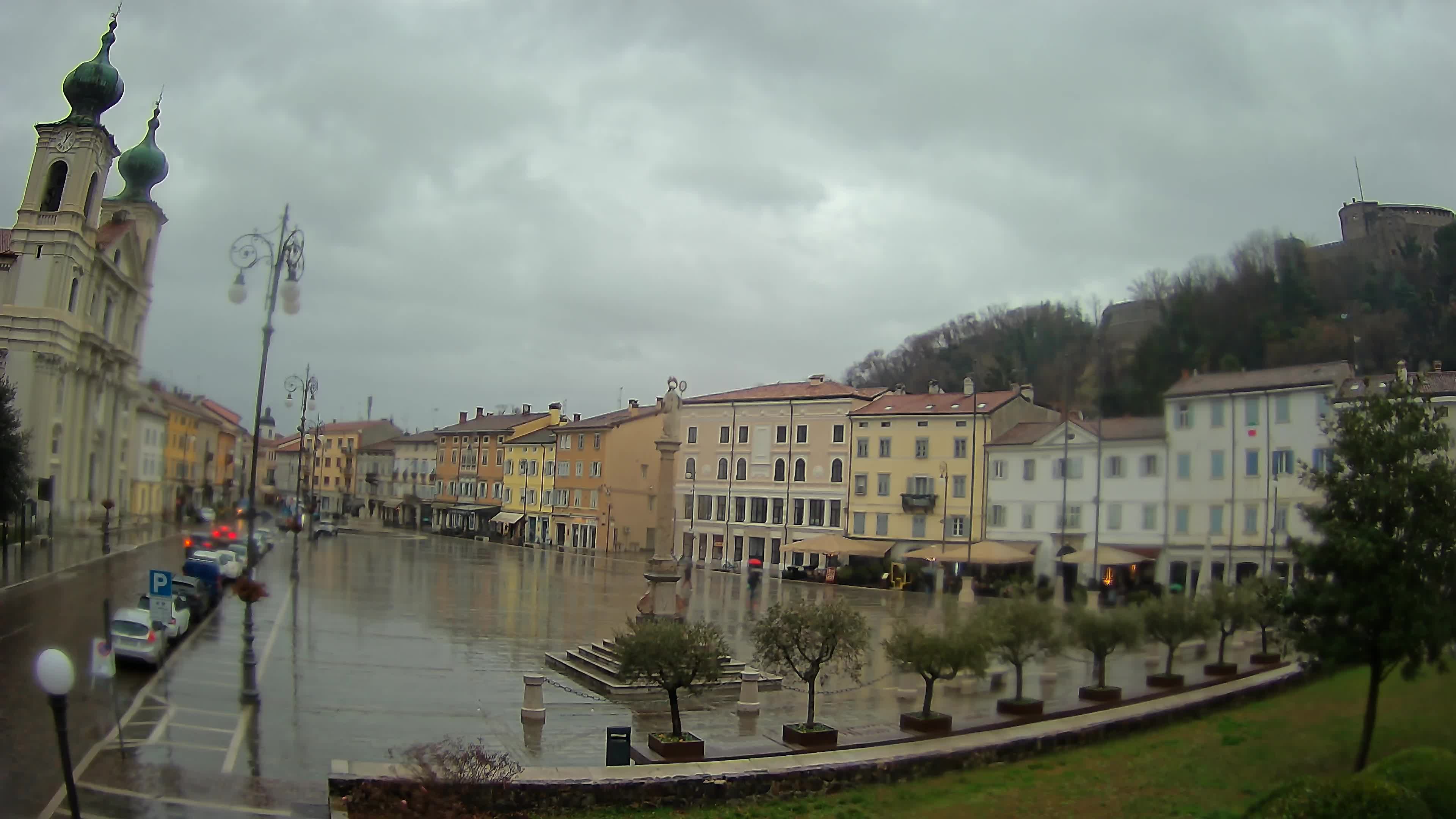 Gorizia – Plaza Vittoria – iglesia de San Pedro. Ignacio