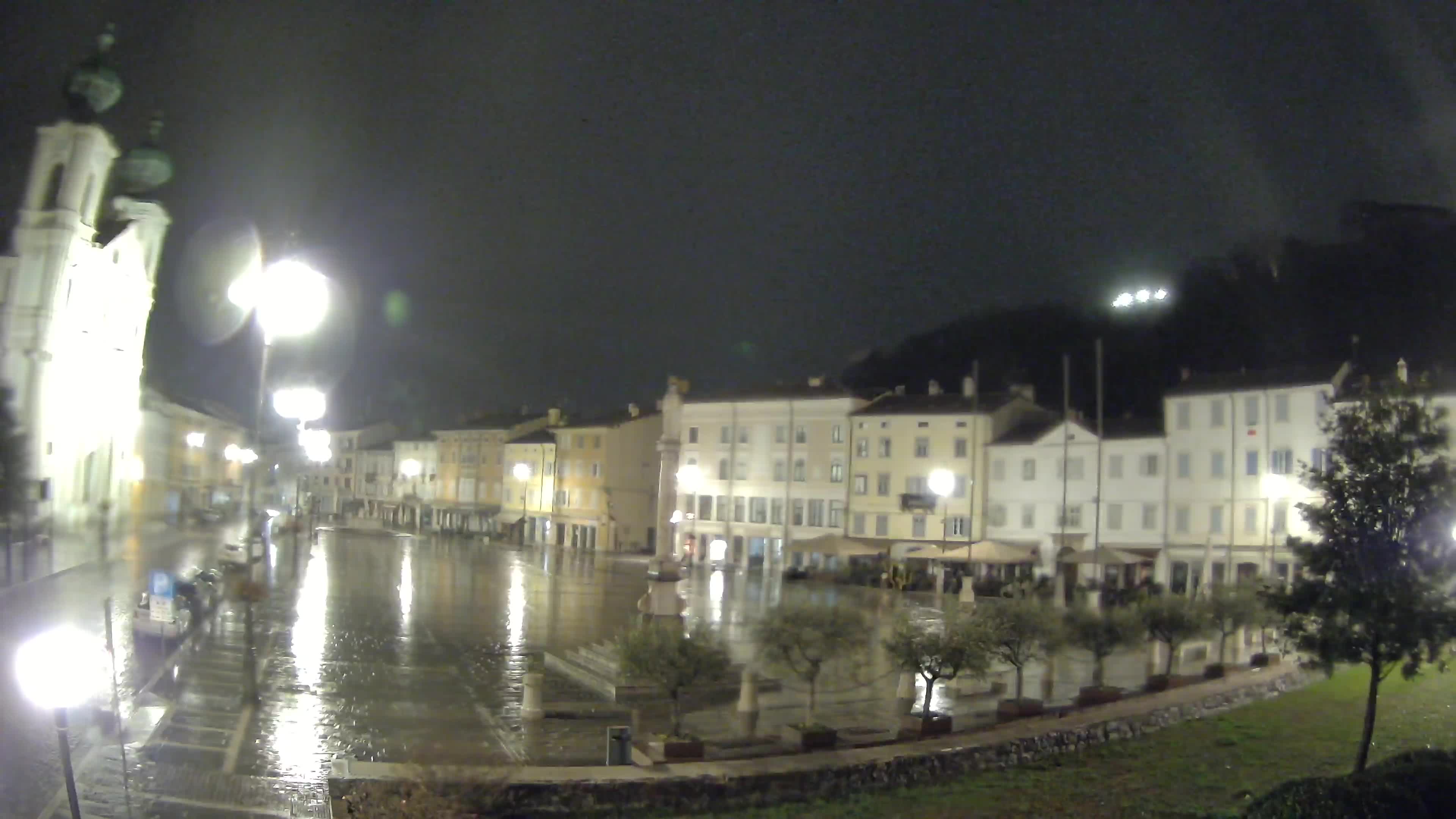 Kamera Gorica Travnik in cerkev sv. Ignacija