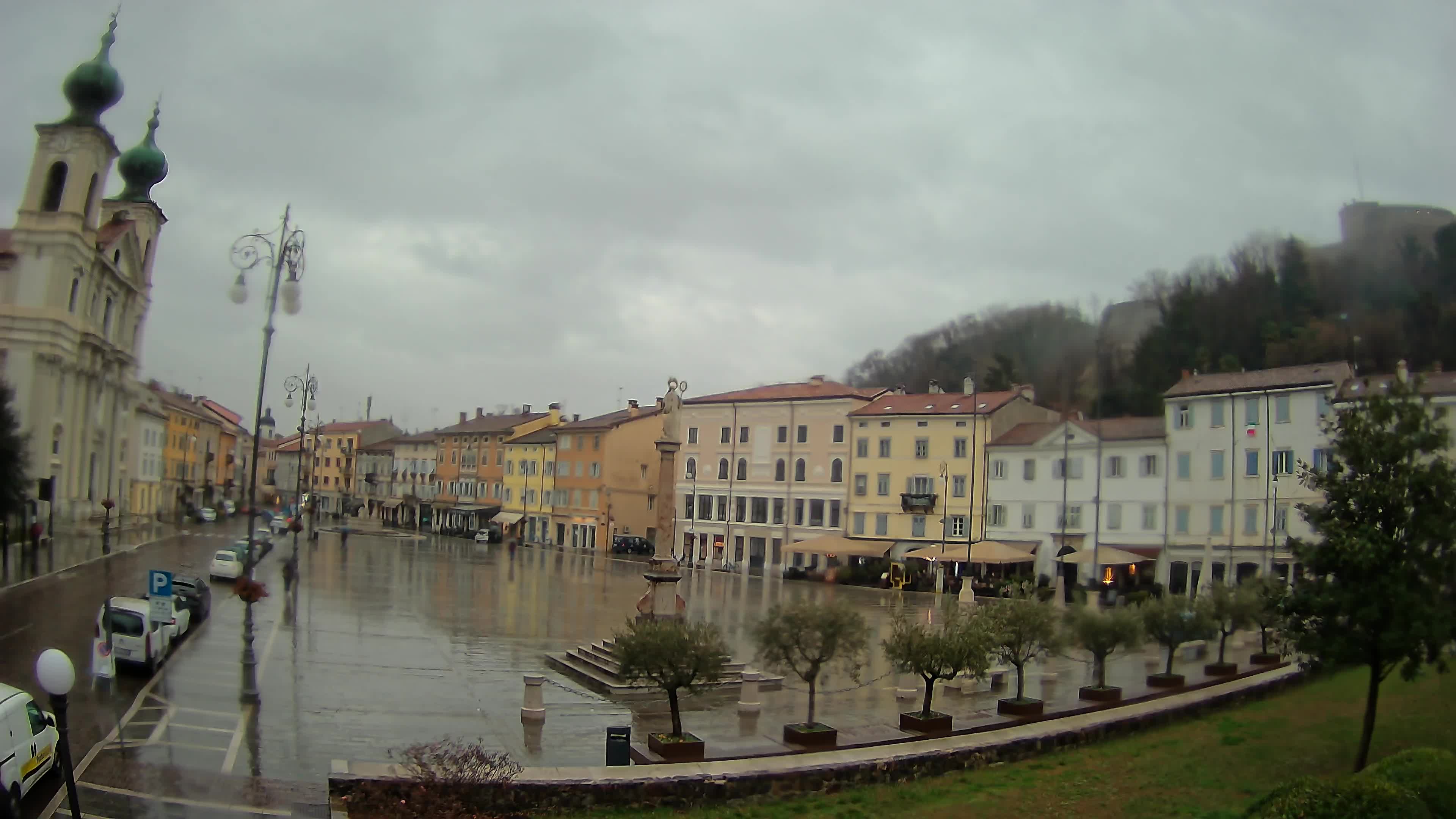 Gorizia – Plaza Vittoria – iglesia de San Pedro. Ignacio