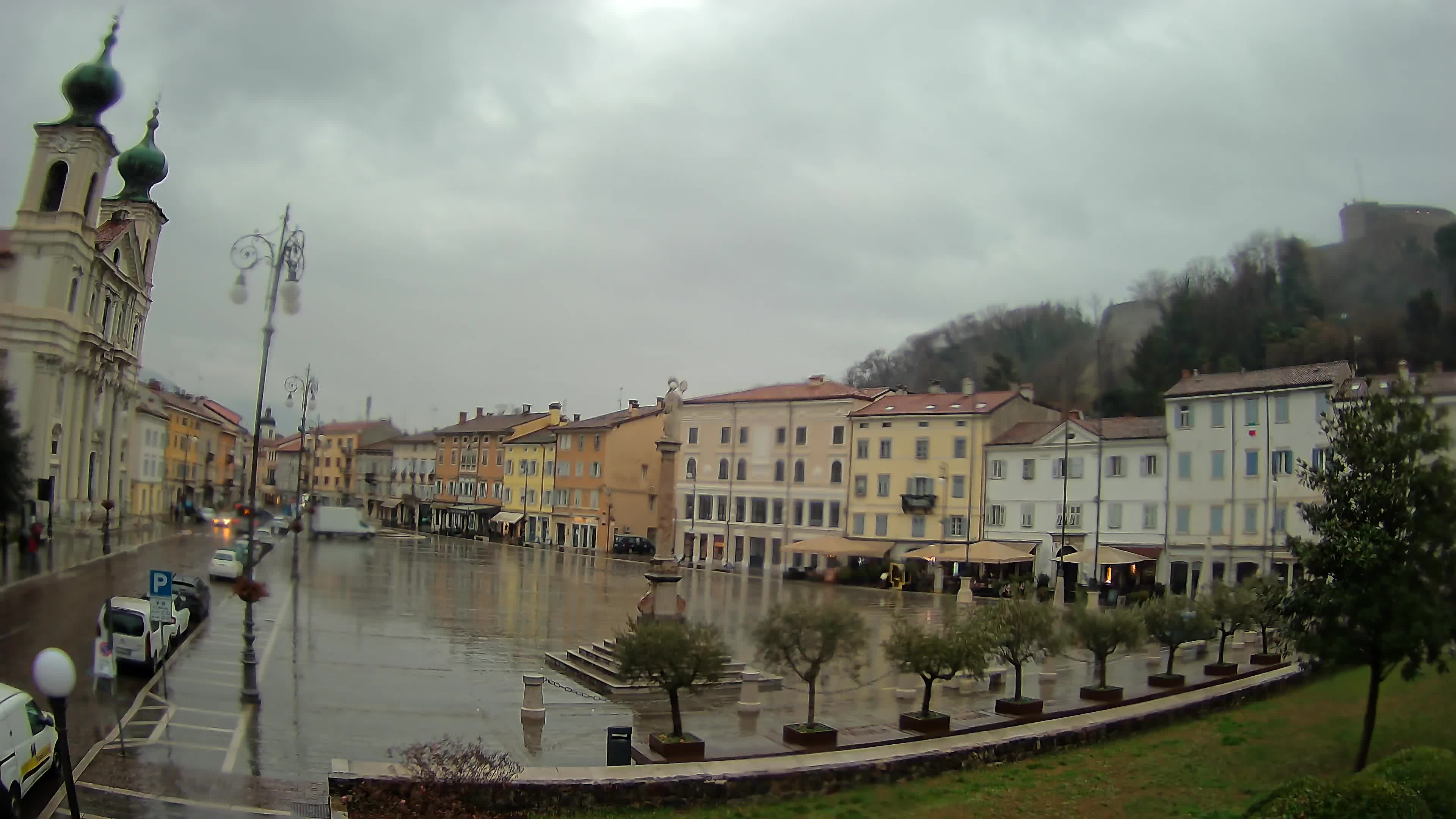 Gorizia – Plaza Vittoria – iglesia de San Pedro. Ignacio