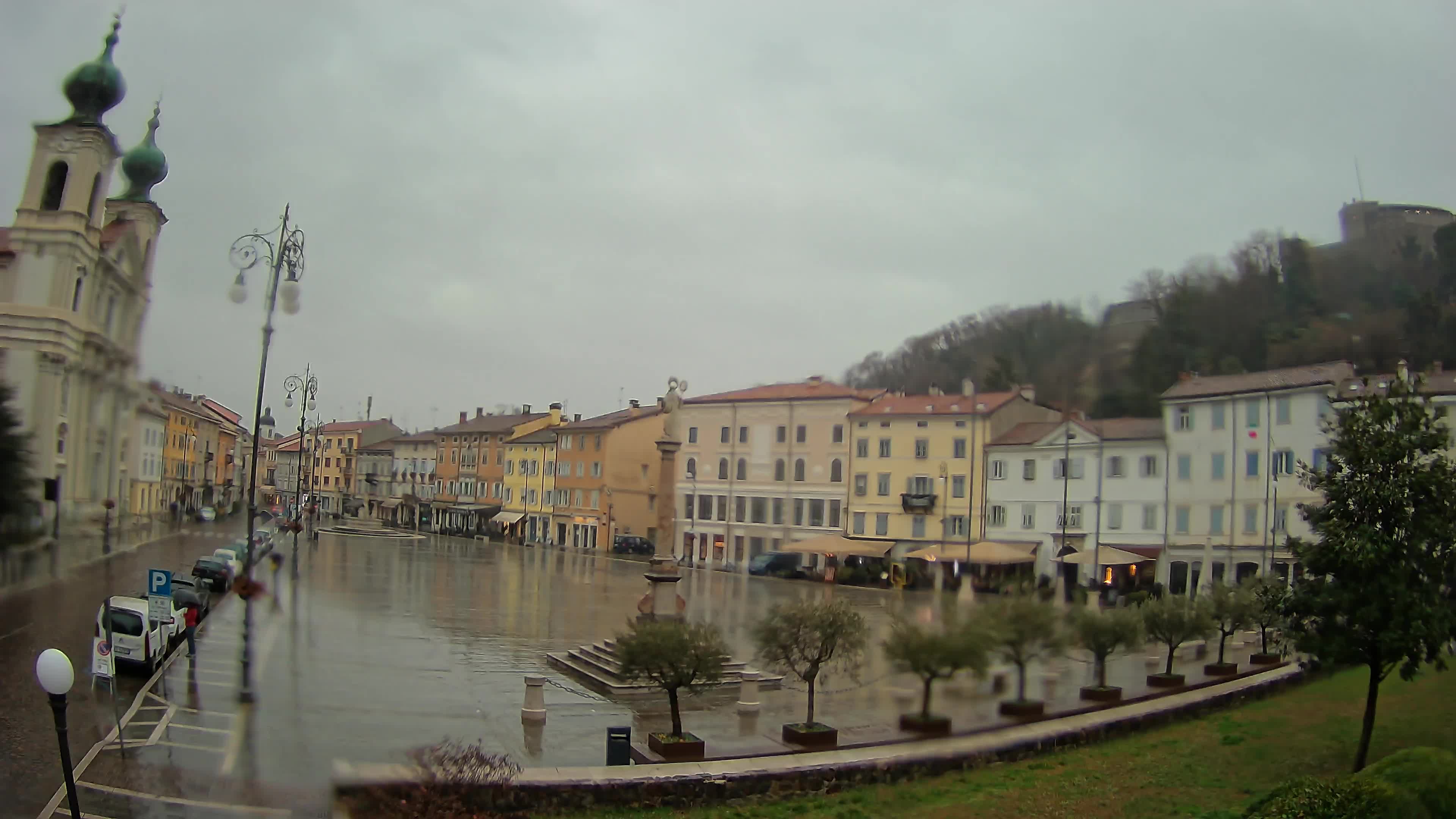 Kamera Gorica Travnik in cerkev sv. Ignacija