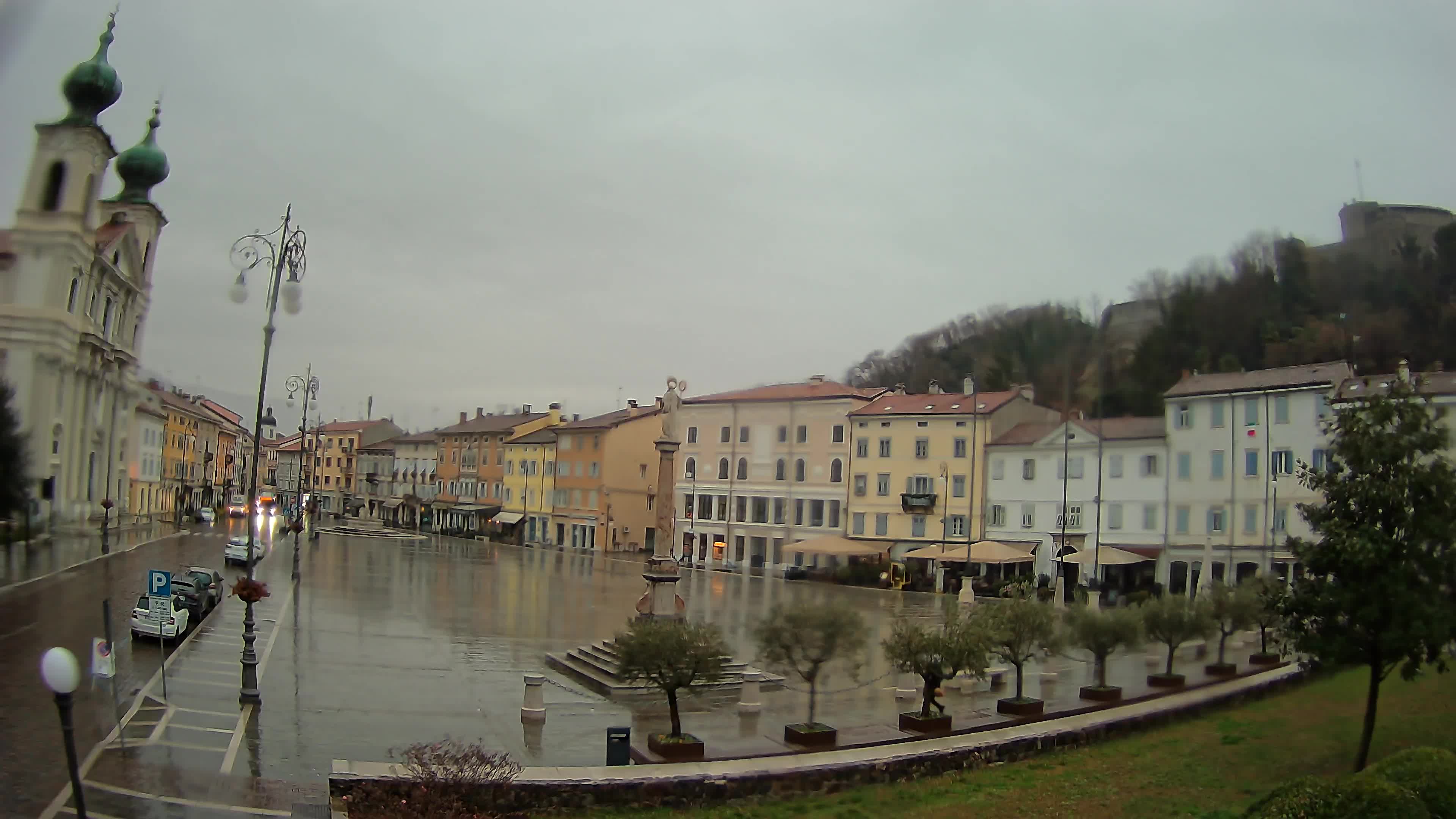 Gorizia Piazza della Vittoria e chiesa di S. Ignazio