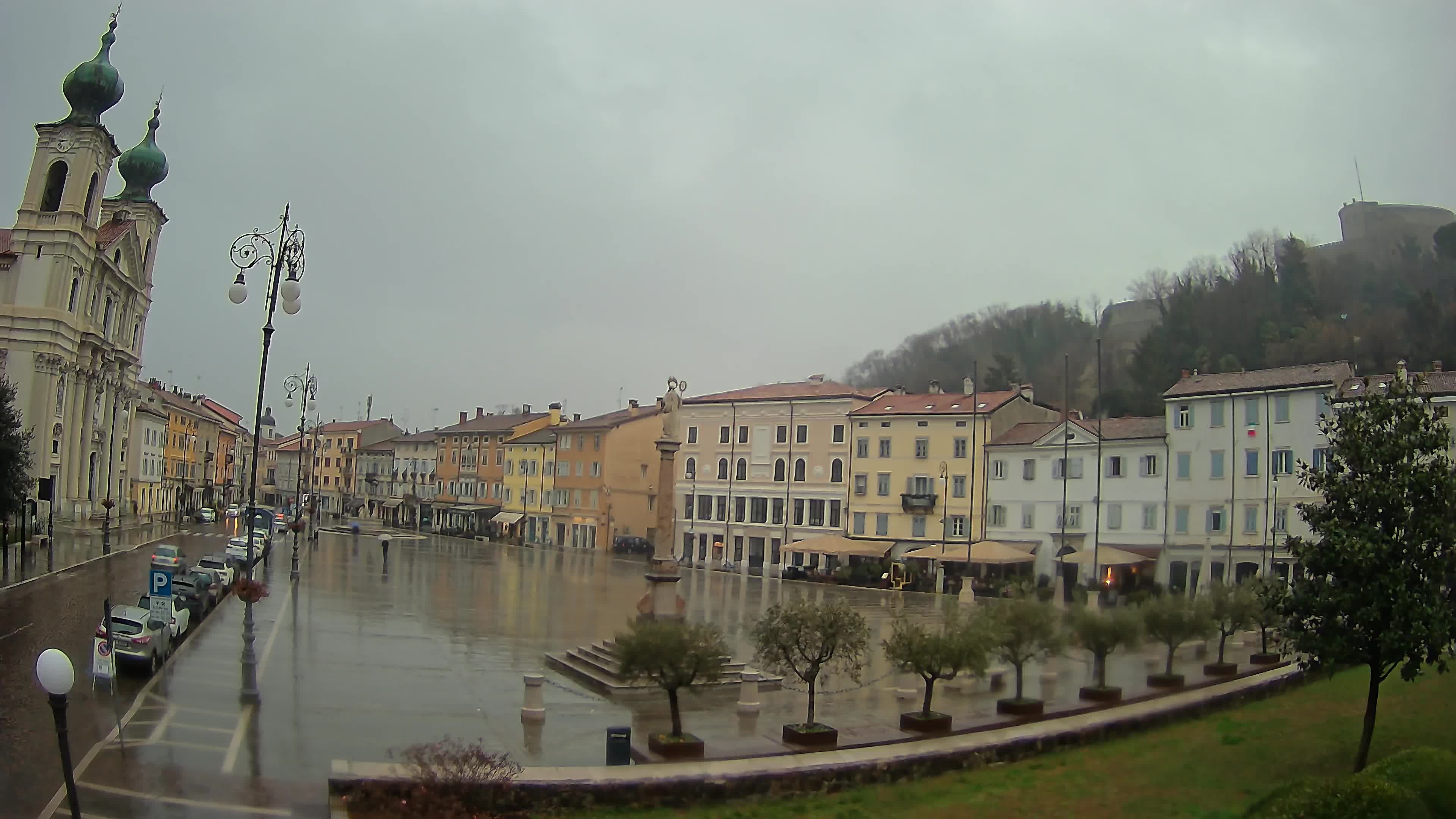 Gorizia – Plaza Vittoria – iglesia de San Pedro. Ignacio