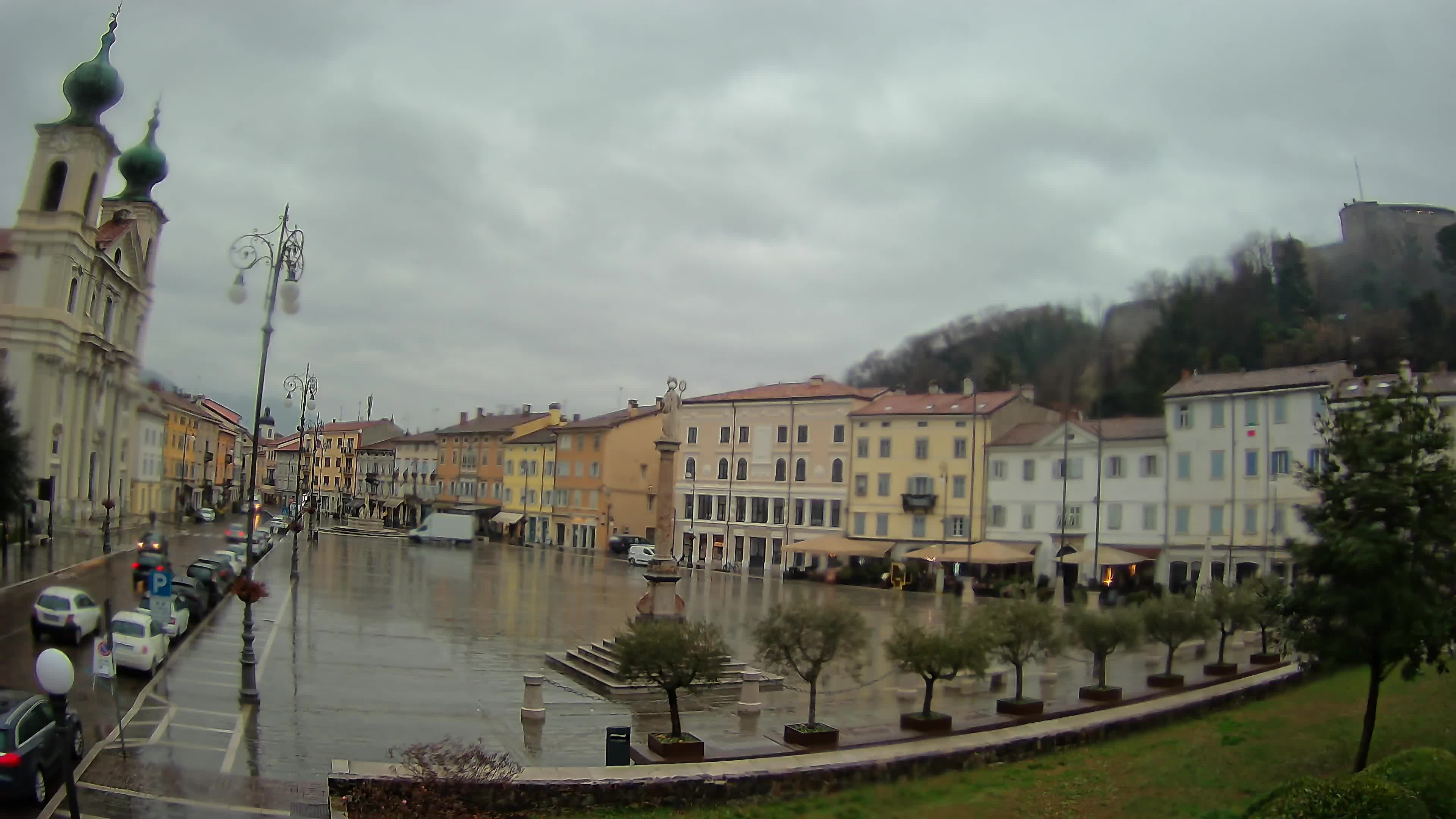 Gorizia – Plaza Vittoria – iglesia de San Pedro. Ignacio