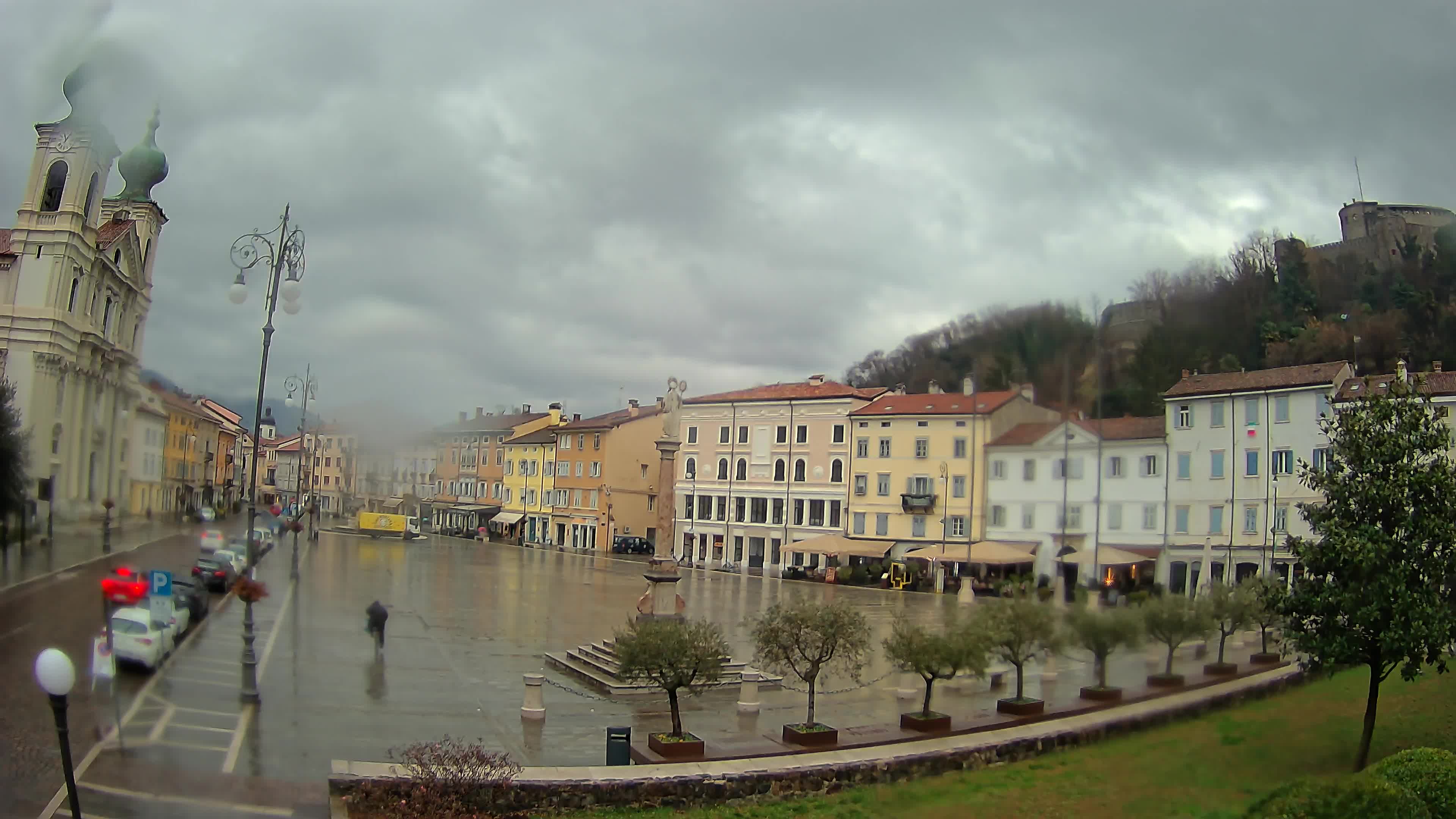 Gorizia Piazza della Vittoria e chiesa di S. Ignazio