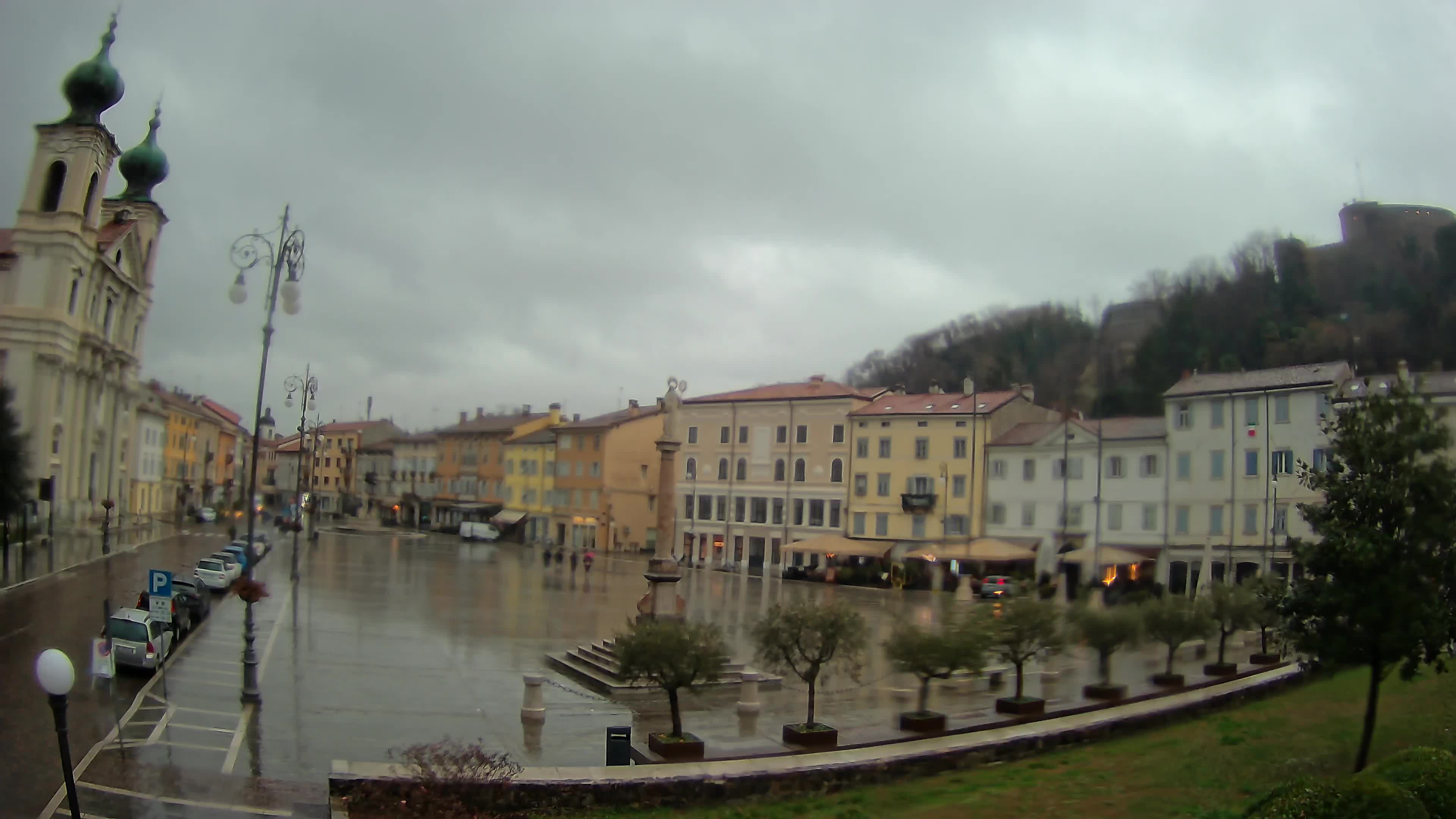Gorizia Piazza della Vittoria e chiesa di S. Ignazio