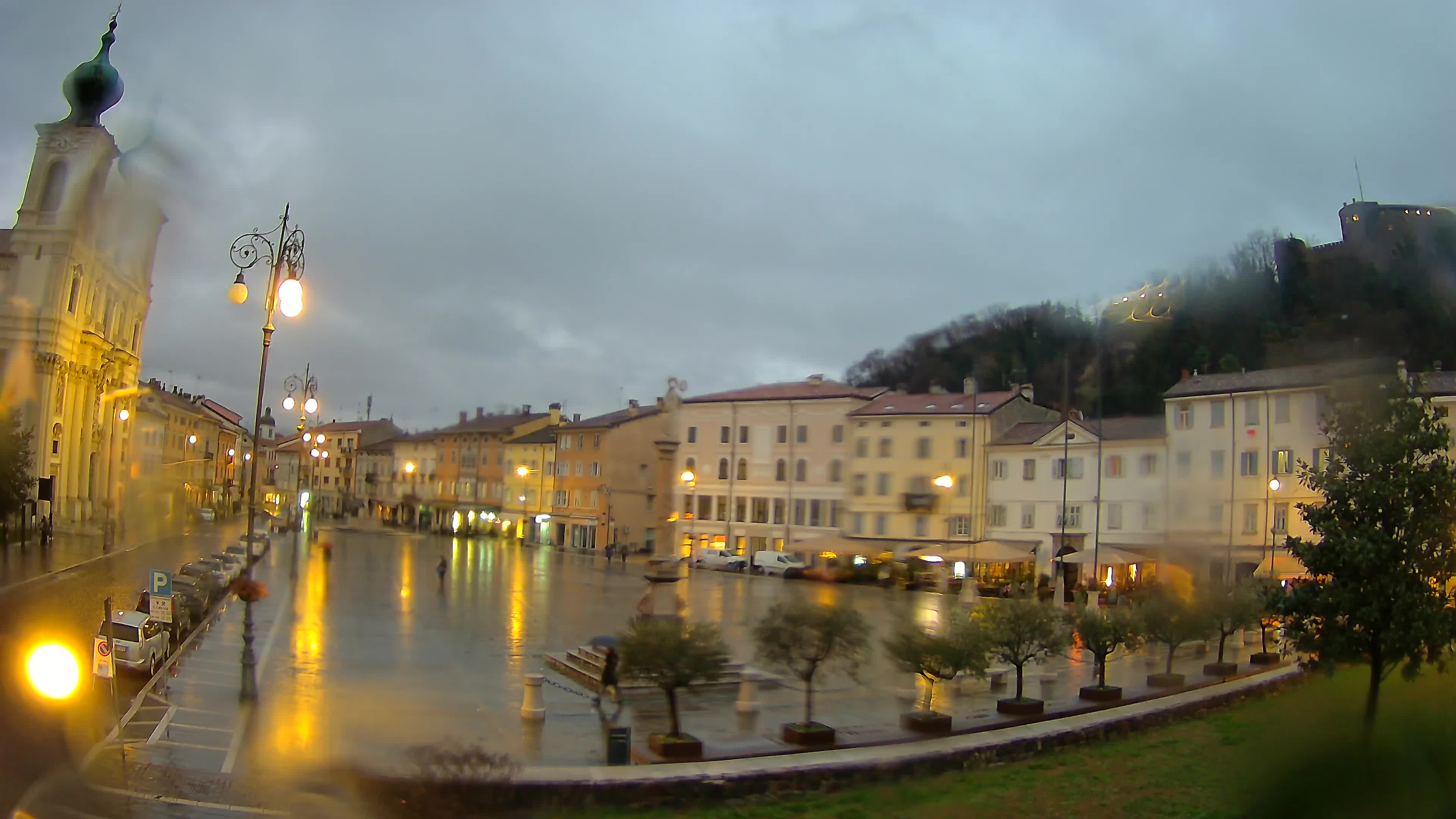 Gorizia – Plaza Vittoria – iglesia de San Pedro. Ignacio