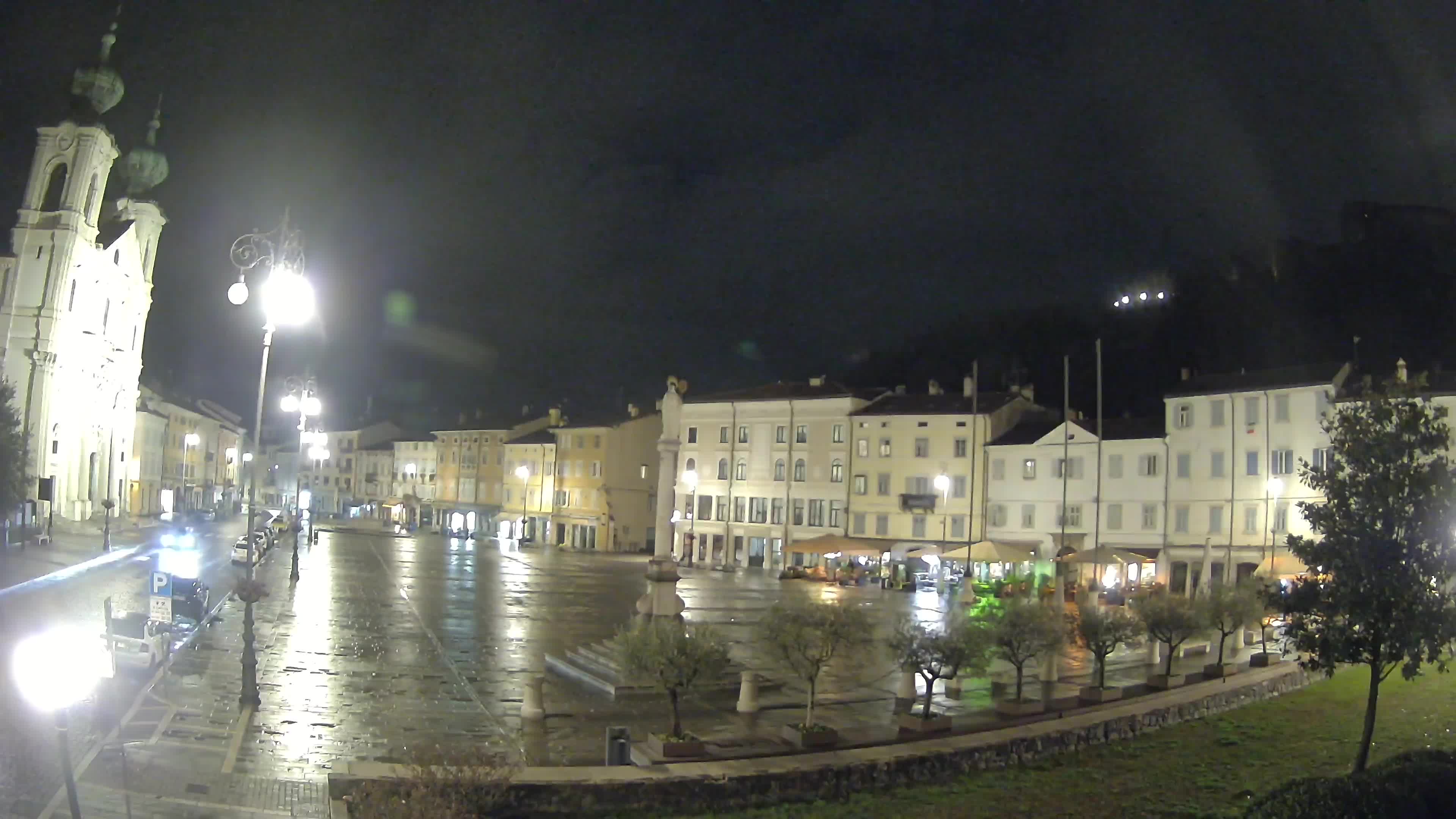 Gorizia Piazza della Vittoria e chiesa di S. Ignazio