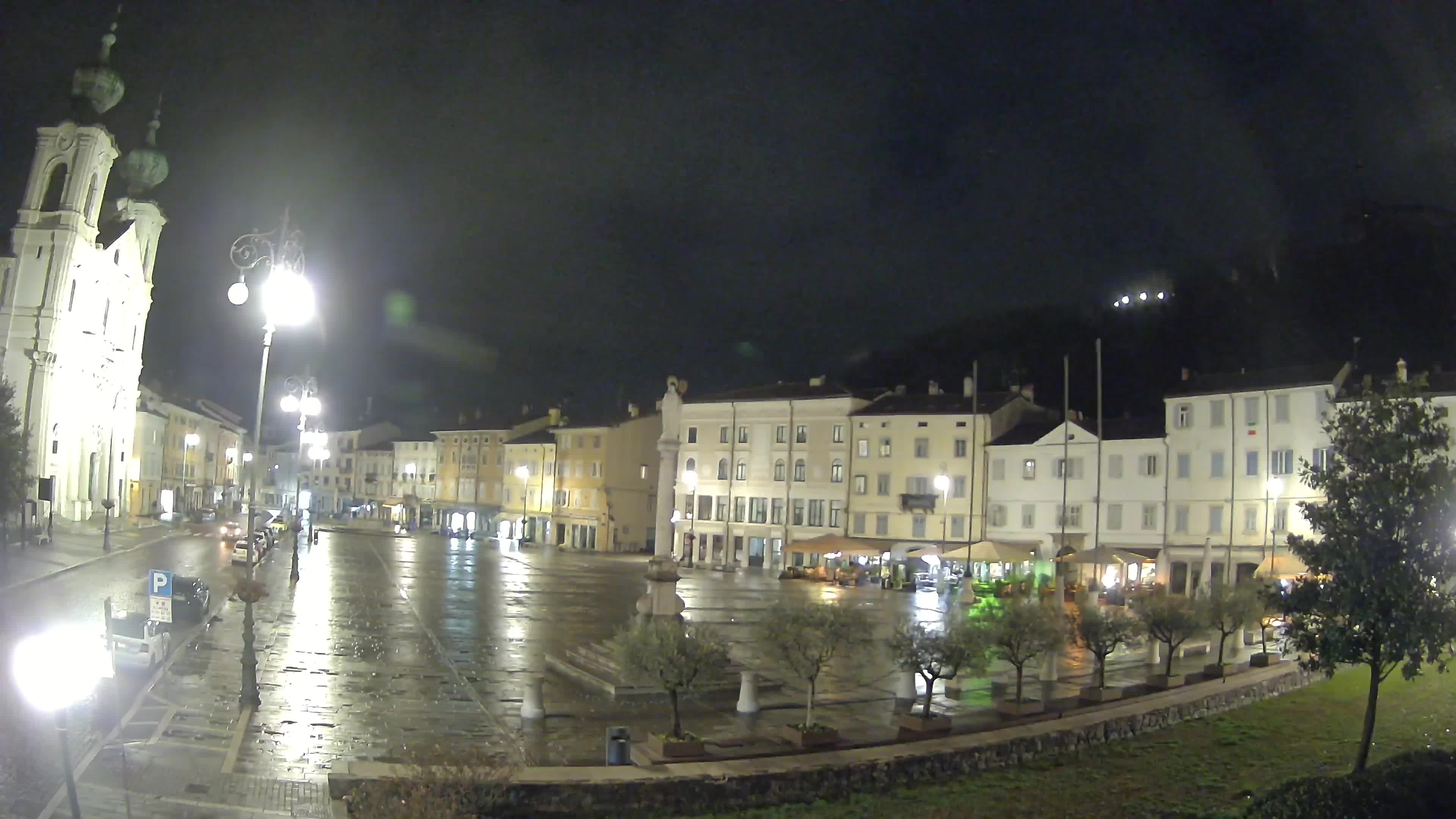 Gorizia Piazza della Vittoria e chiesa di S. Ignazio