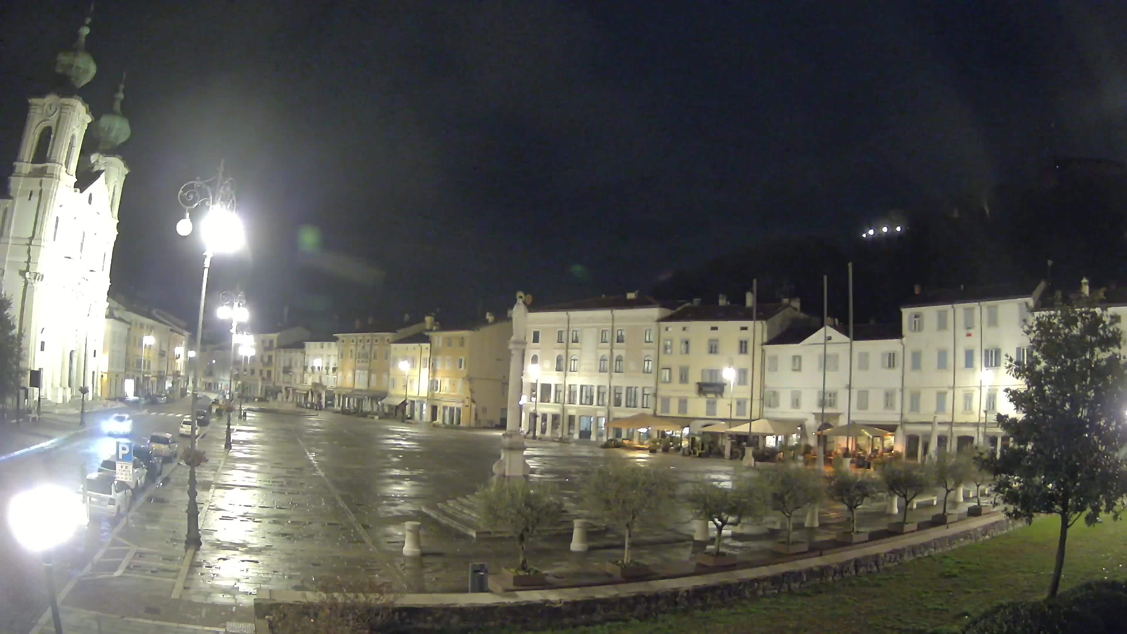 Gorizia Piazza della Vittoria e chiesa di S. Ignazio