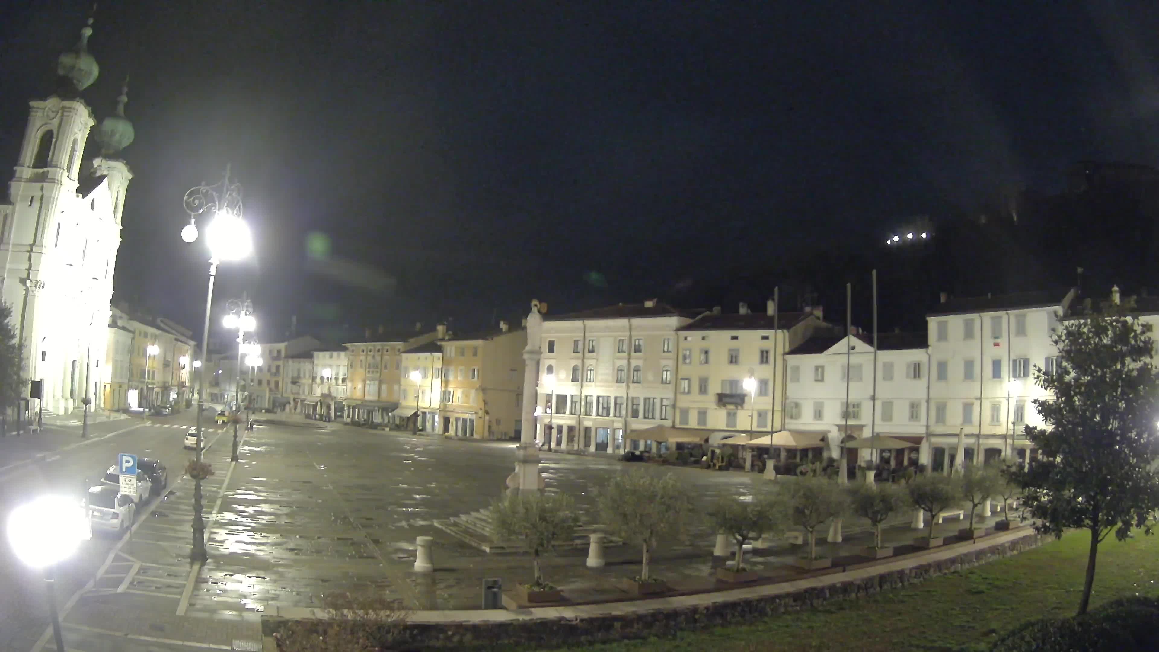 Gorizia Piazza della Vittoria e chiesa di S. Ignazio