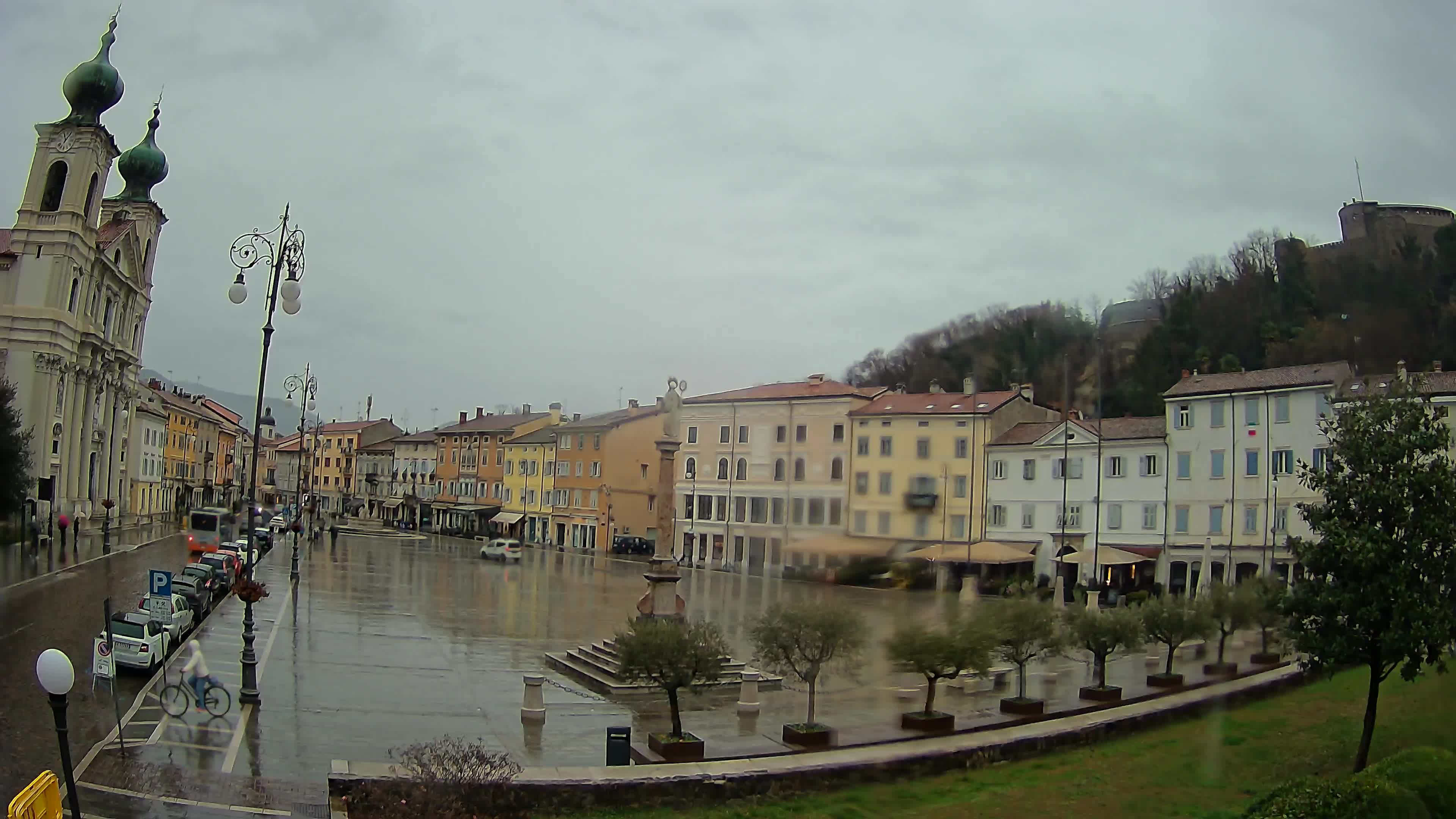 Gorizia – Plaza Vittoria – iglesia de San Pedro. Ignacio