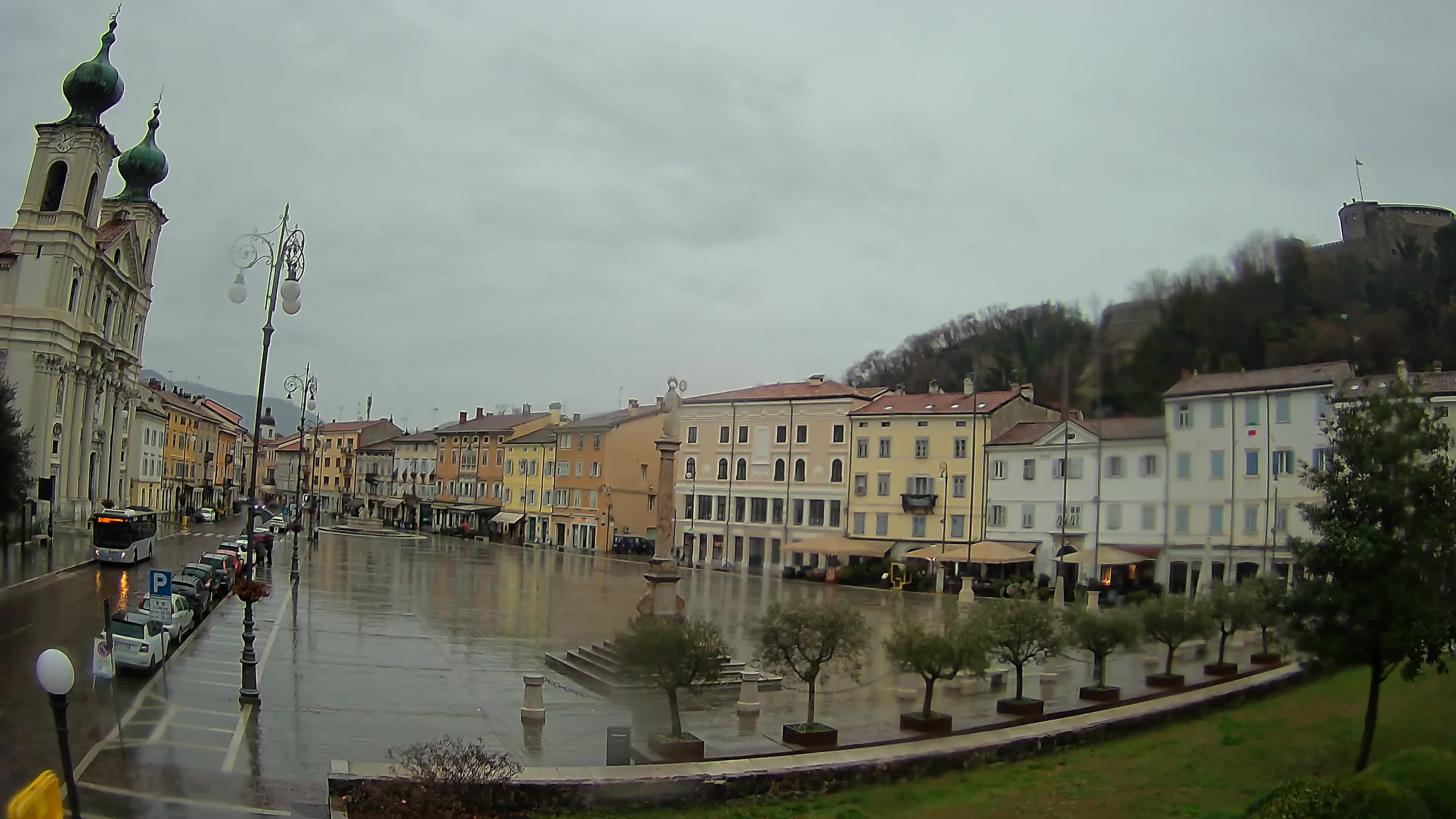 Gorizia Piazza della Vittoria e chiesa di S. Ignazio