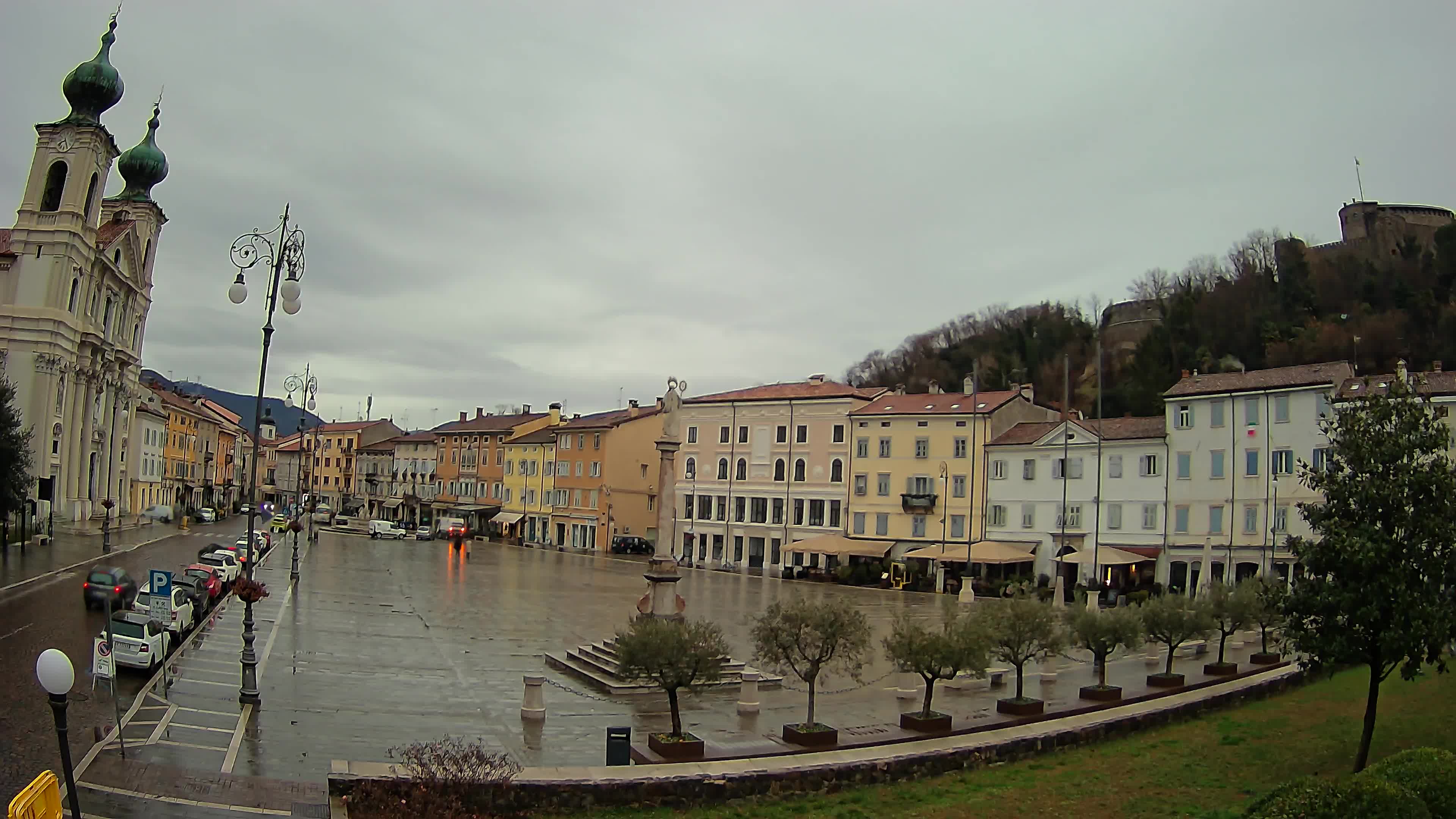 Gorizia Piazza della Vittoria e chiesa di S. Ignazio