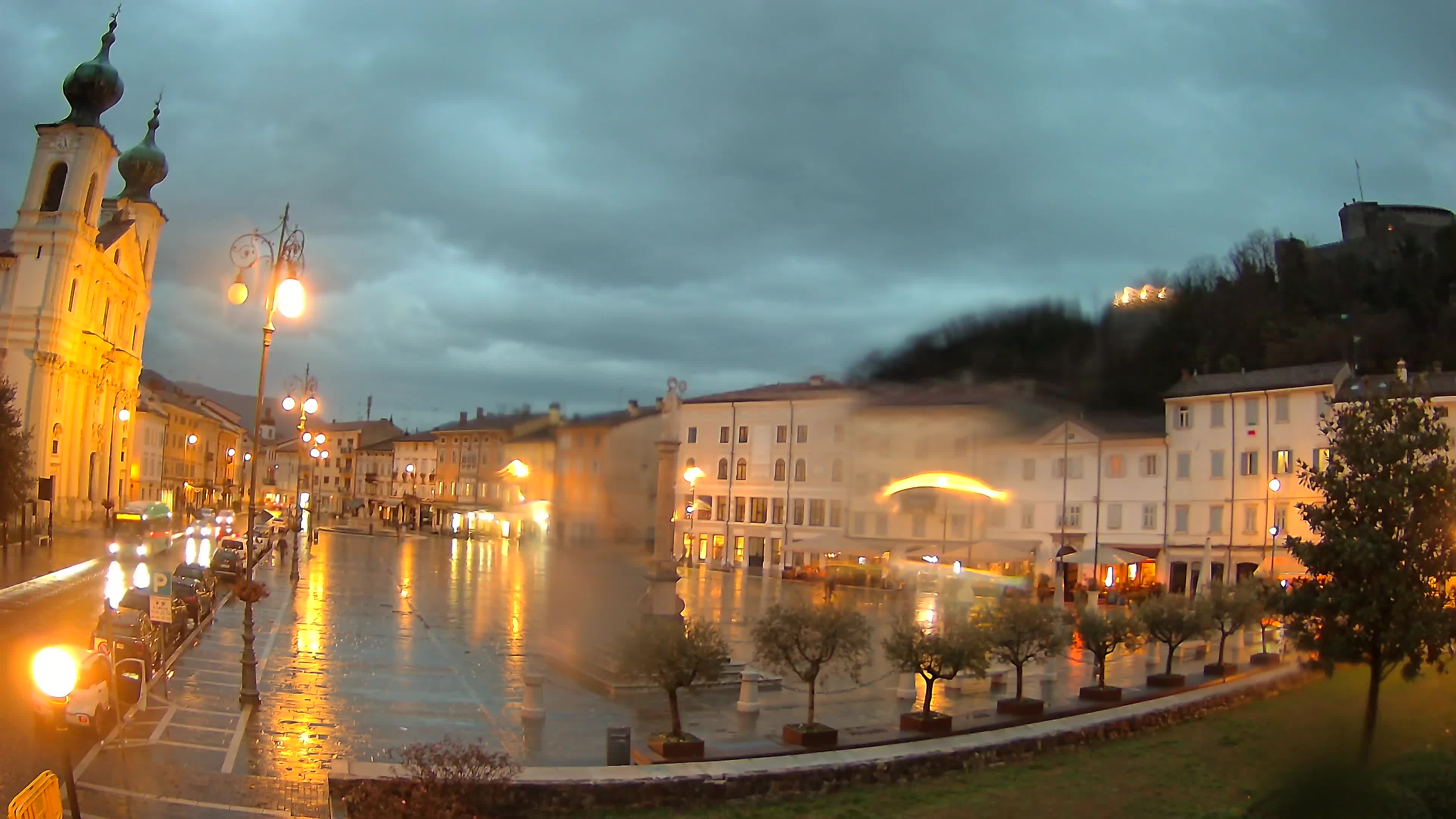 Gorizia Piazza della Vittoria e chiesa di S. Ignazio