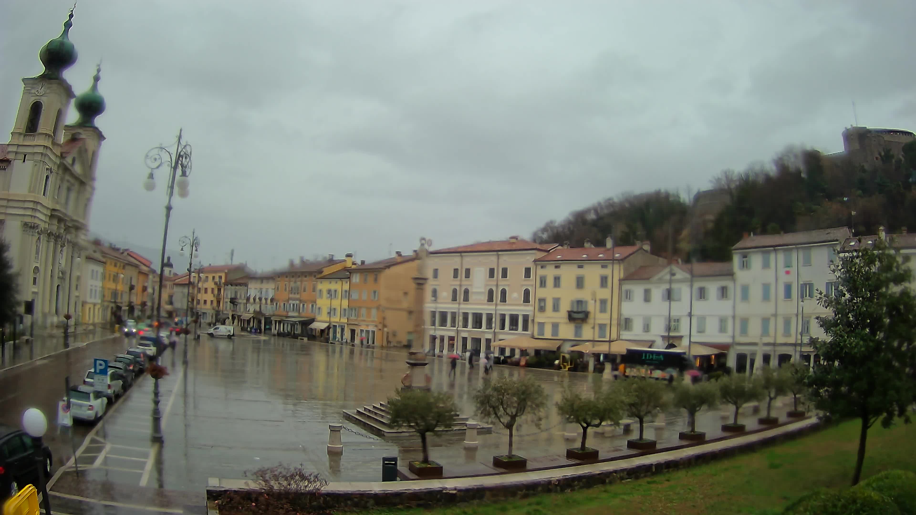 Gorizia – Plaza Vittoria – iglesia de San Pedro. Ignacio