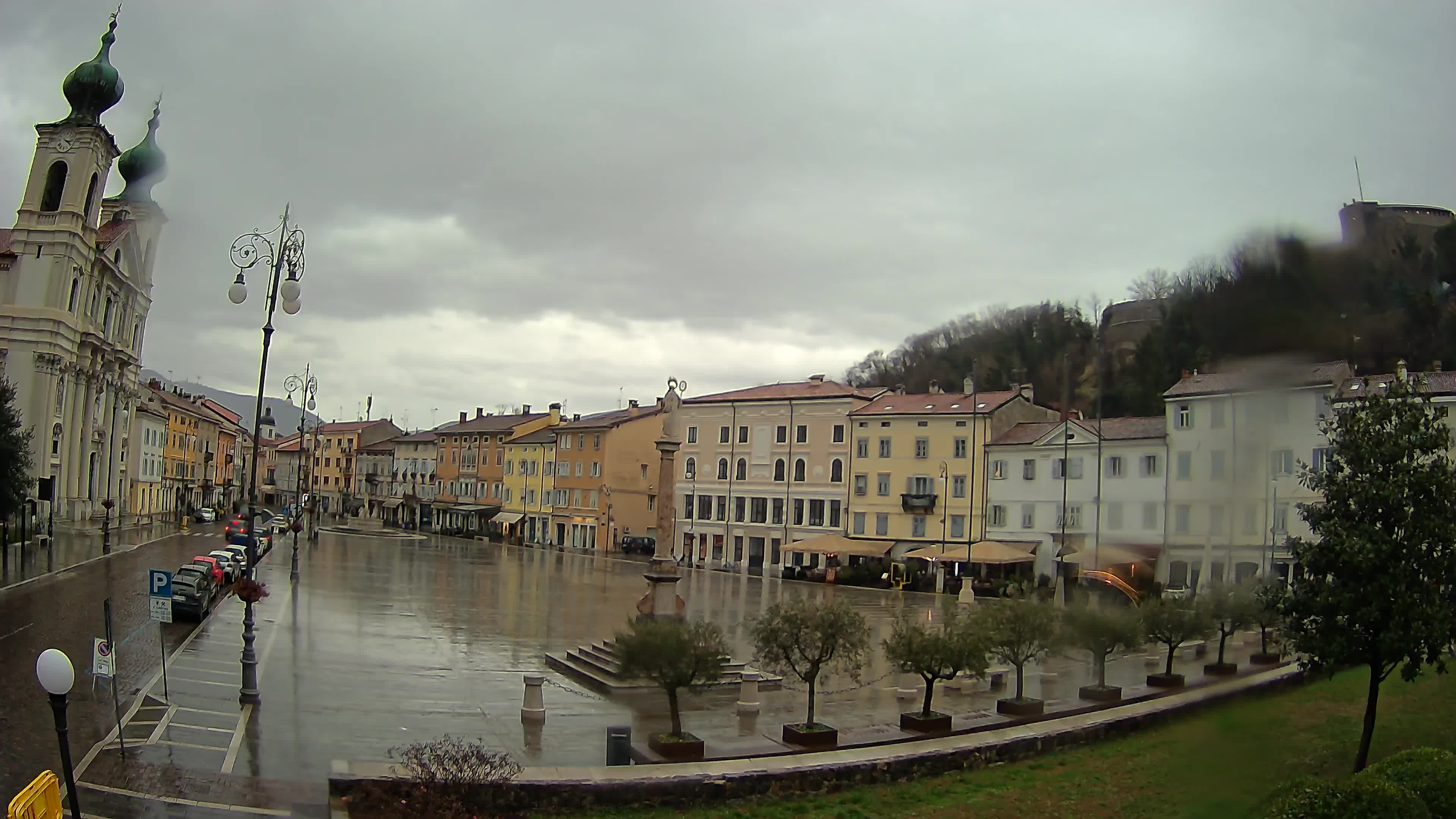 Gorizia Piazza della Vittoria e chiesa di S. Ignazio