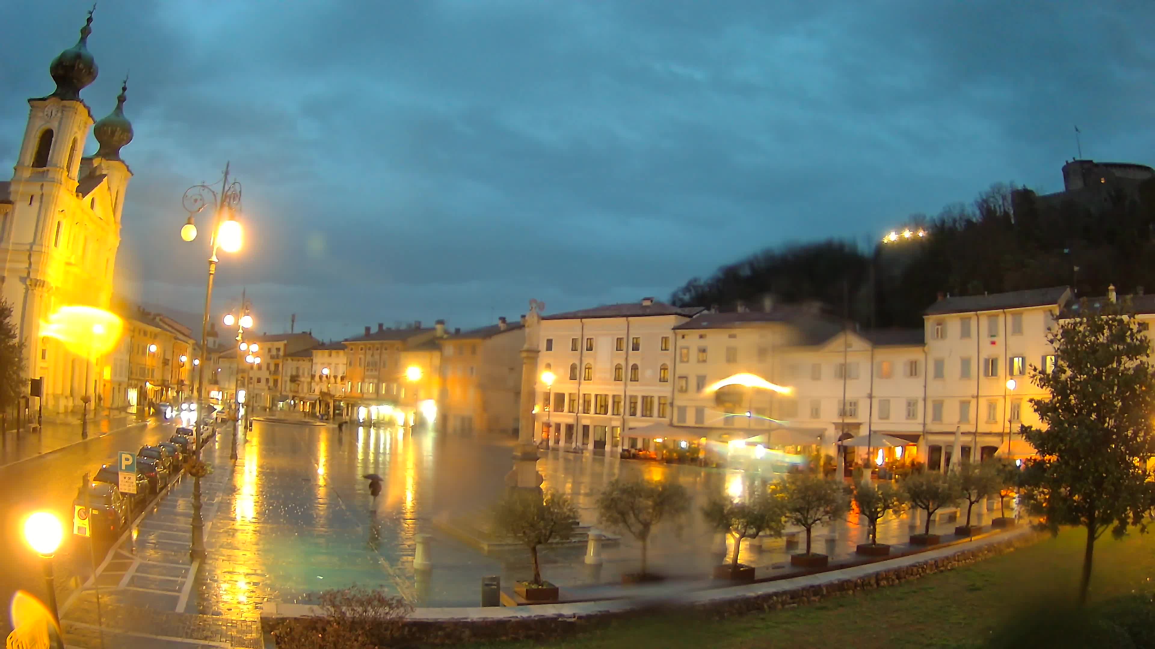 Gorizia Piazza della Vittoria e chiesa di S. Ignazio