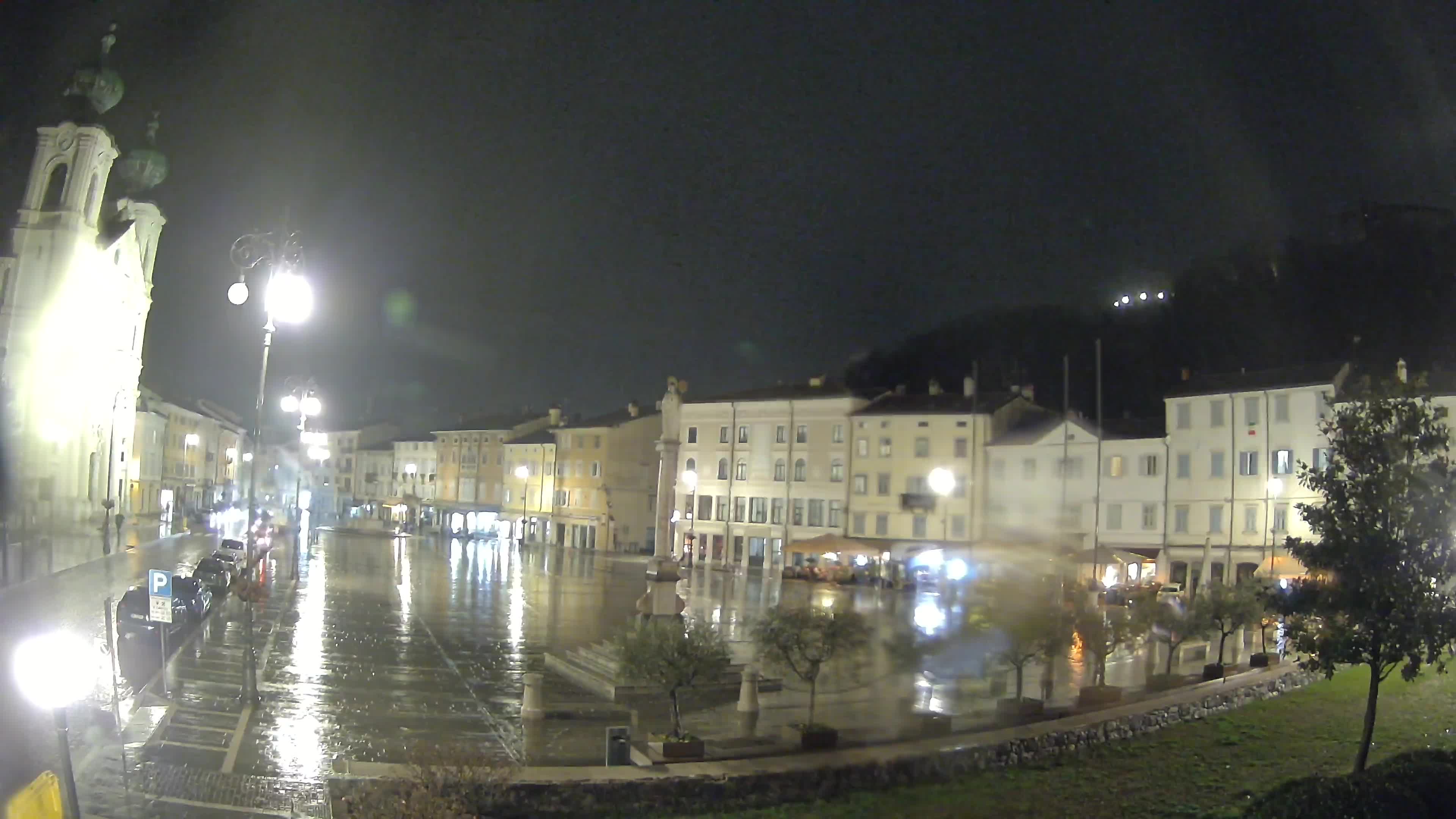 Kamera Gorica Travnik in cerkev sv. Ignacija