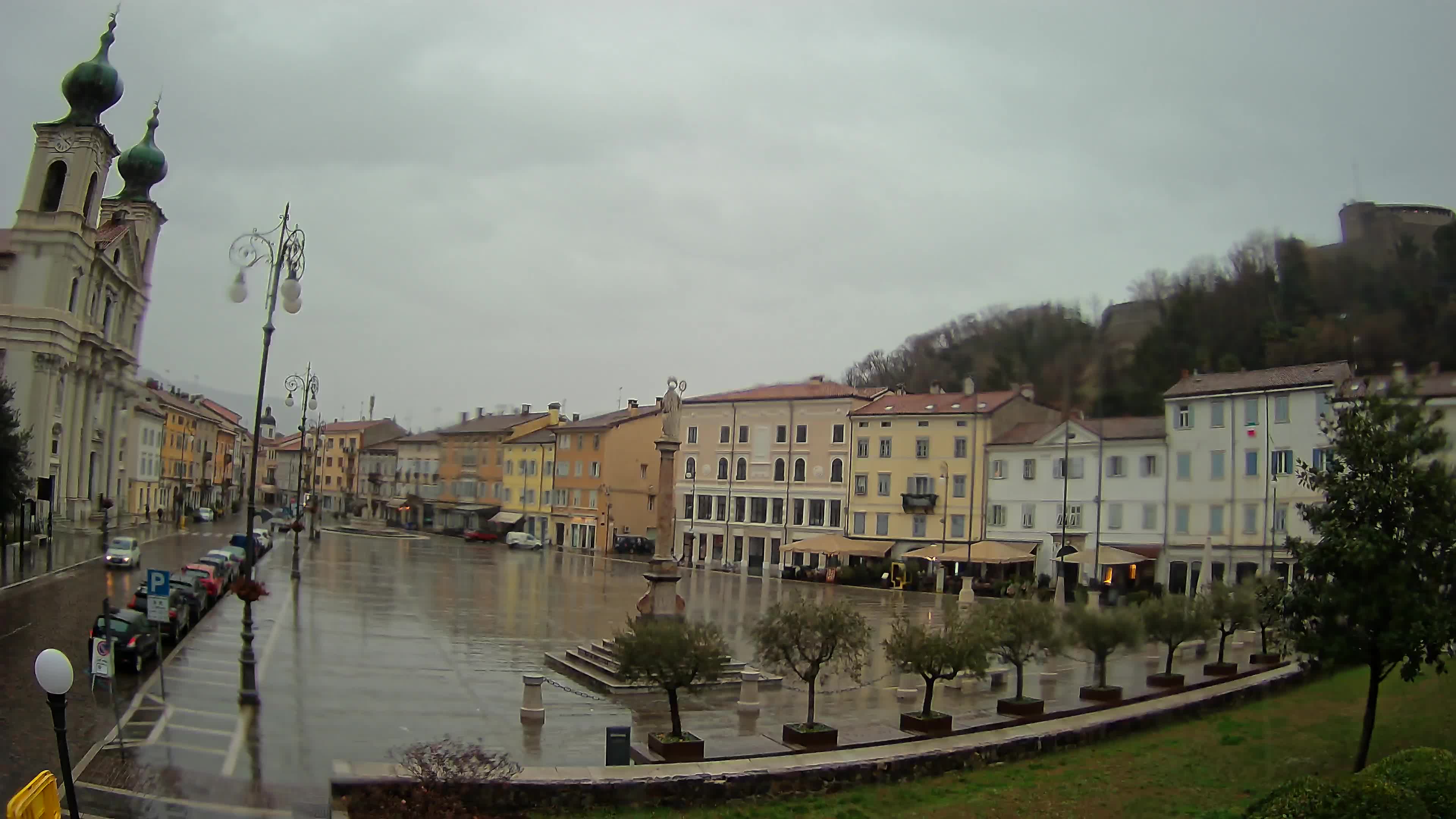 Gorizia – Plaza Vittoria – iglesia de San Pedro. Ignacio