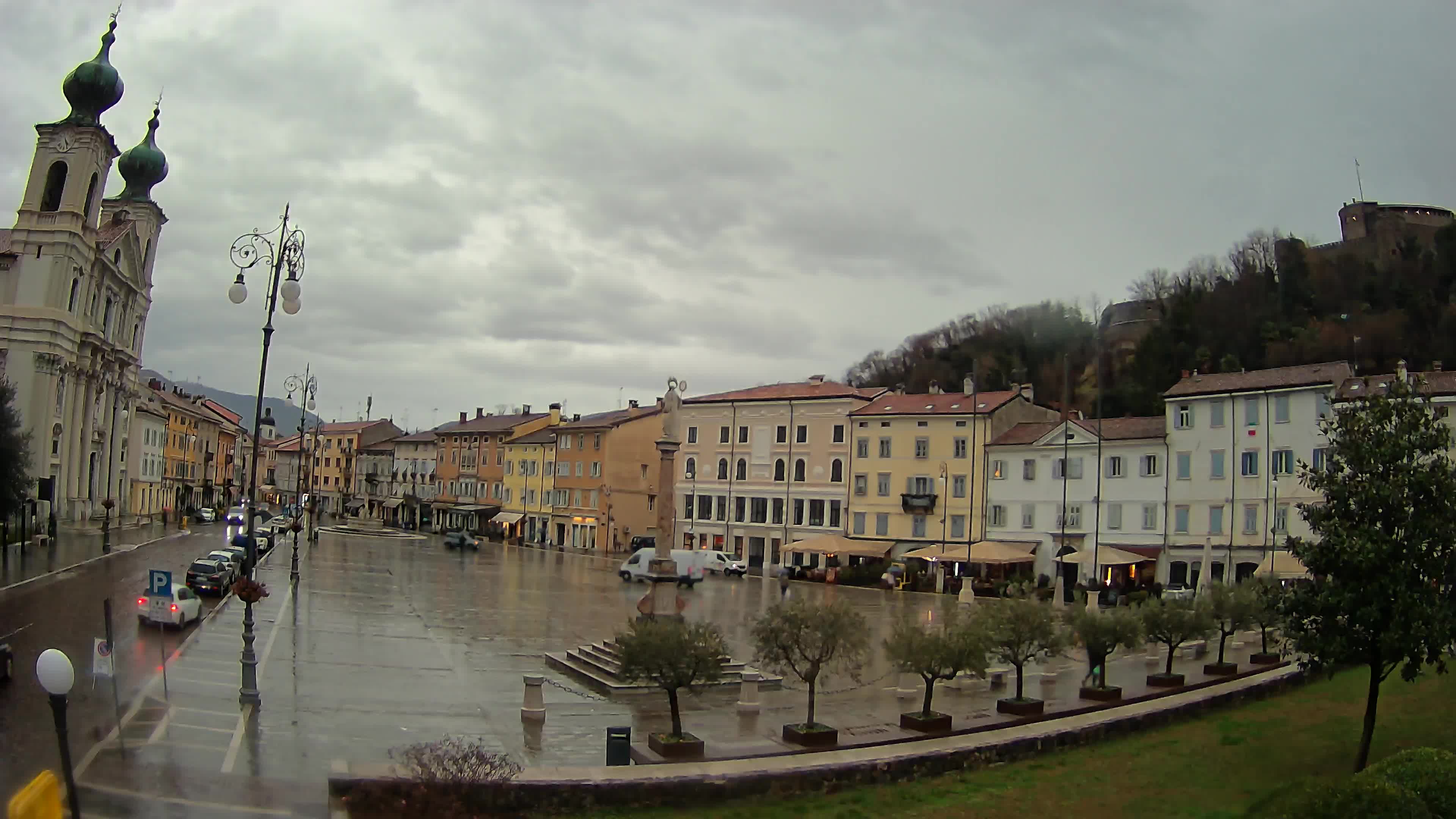 Gorizia – Plaza Vittoria – iglesia de San Pedro. Ignacio
