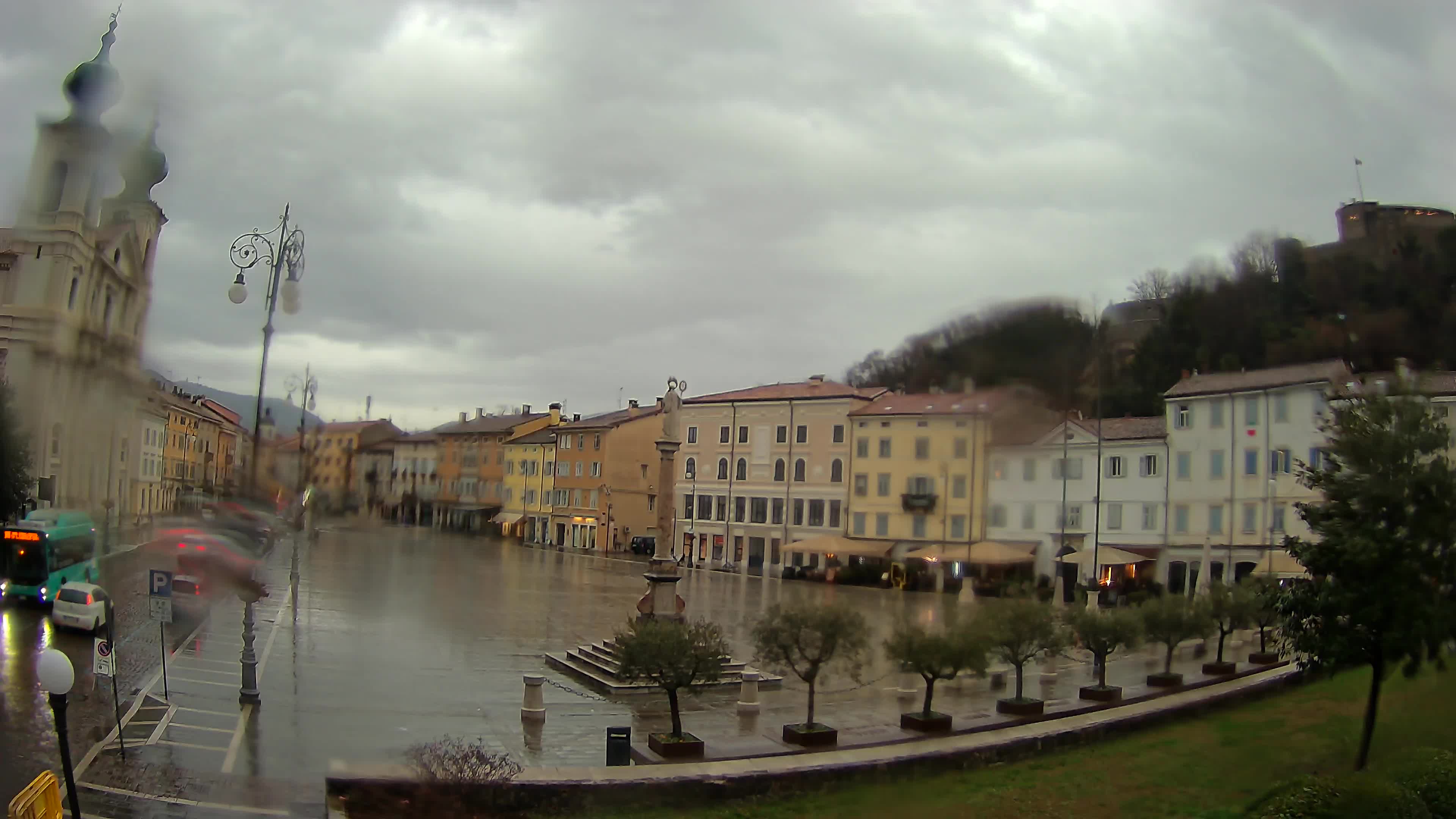 Gorizia Piazza della Vittoria e chiesa di S. Ignazio