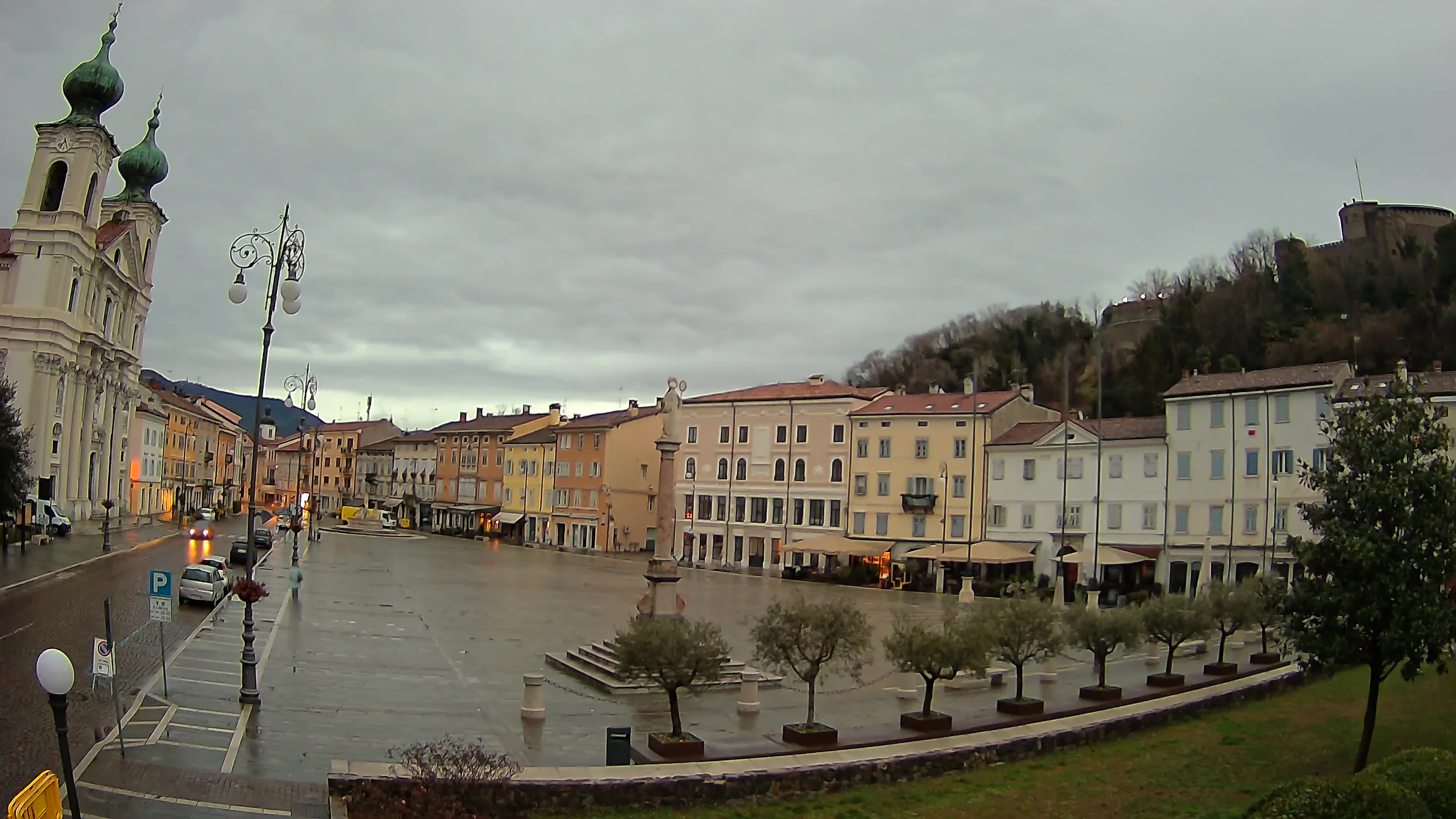 Gorizia – Plaza Vittoria – iglesia de San Pedro. Ignacio