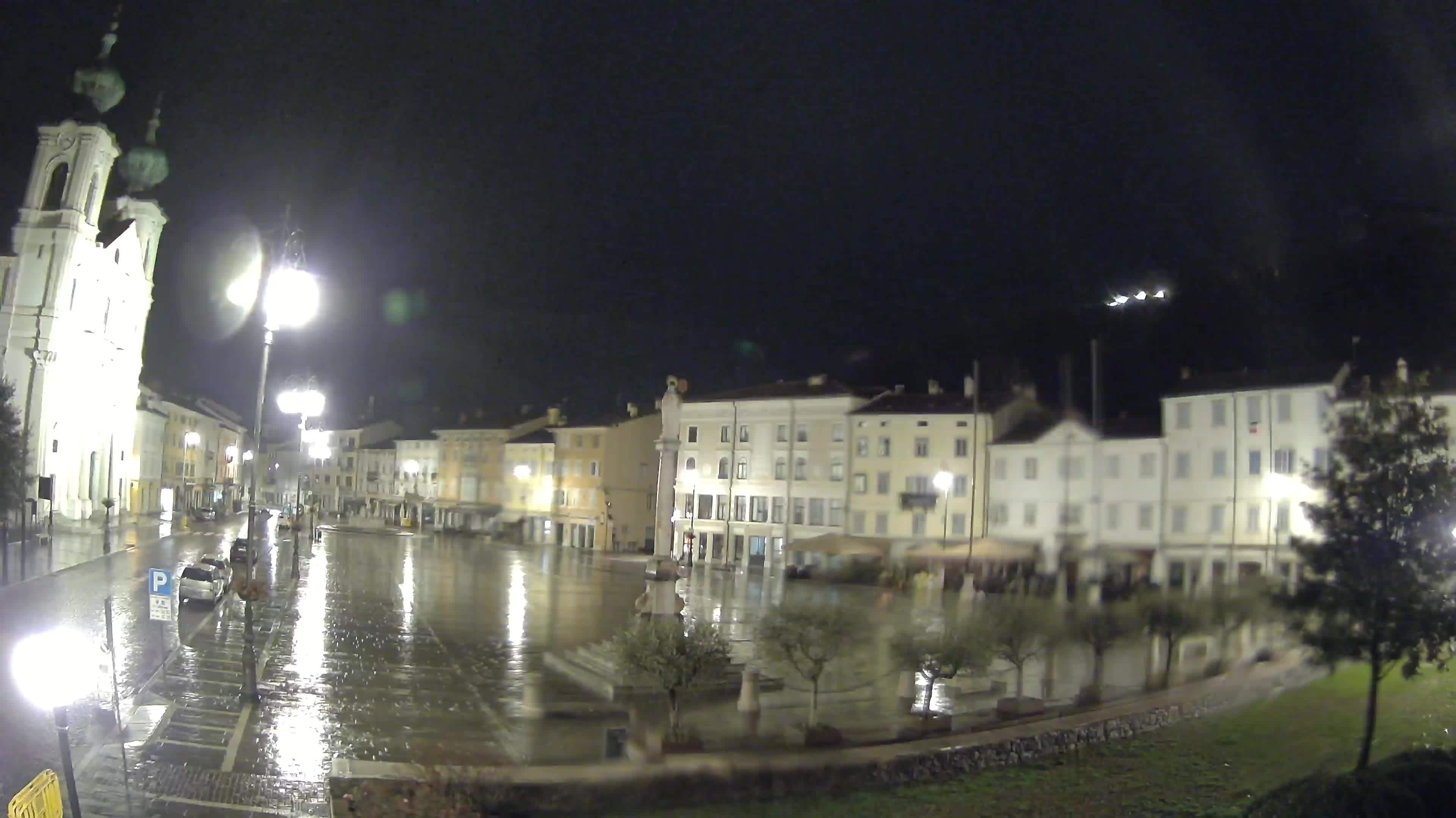 Gorizia Piazza della Vittoria e chiesa di S. Ignazio