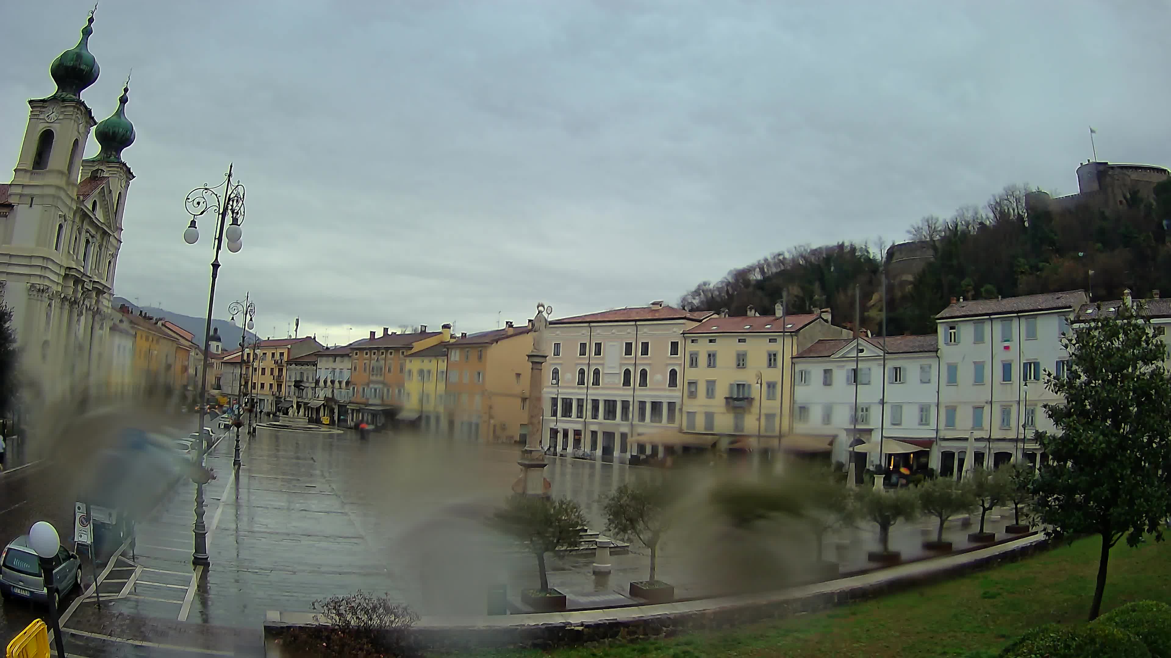 Gorizia – Plaza Vittoria – iglesia de San Pedro. Ignacio