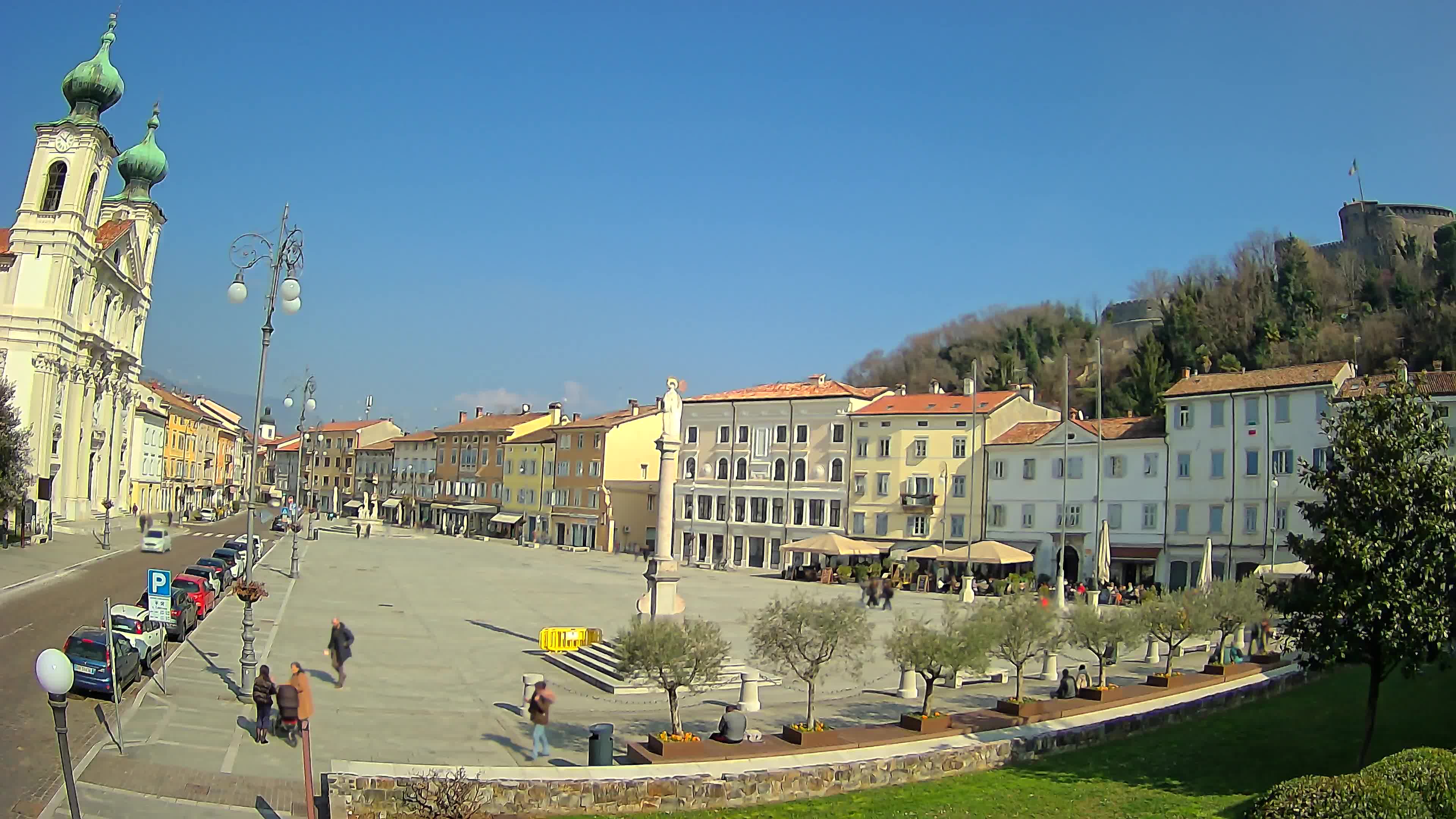 Kamera Gorica Travnik in cerkev sv. Ignacija