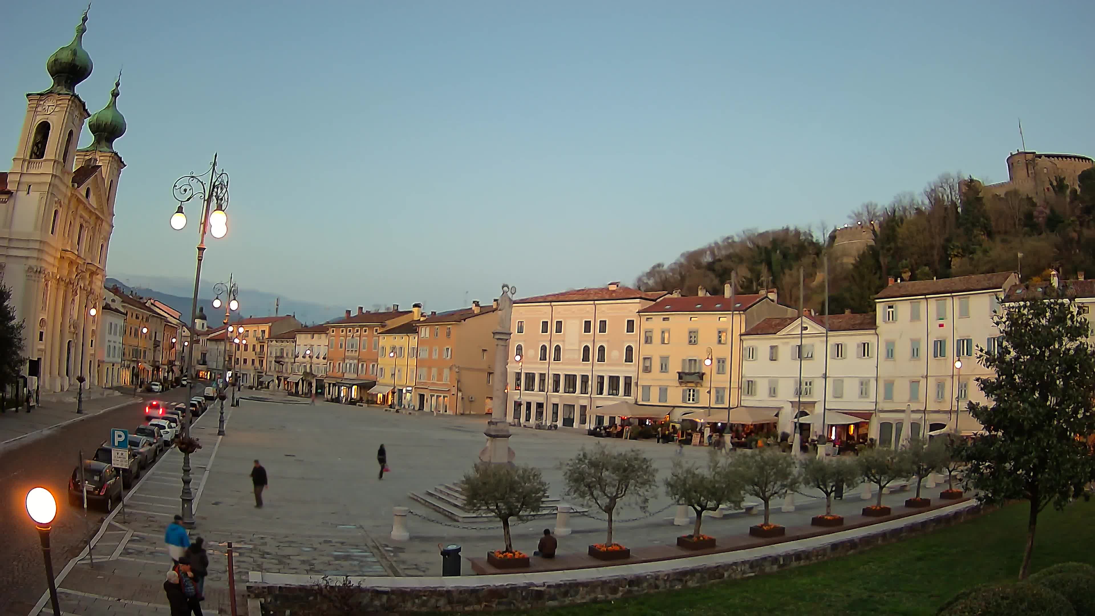 Gorizia Piazza della Vittoria e chiesa di S. Ignazio
