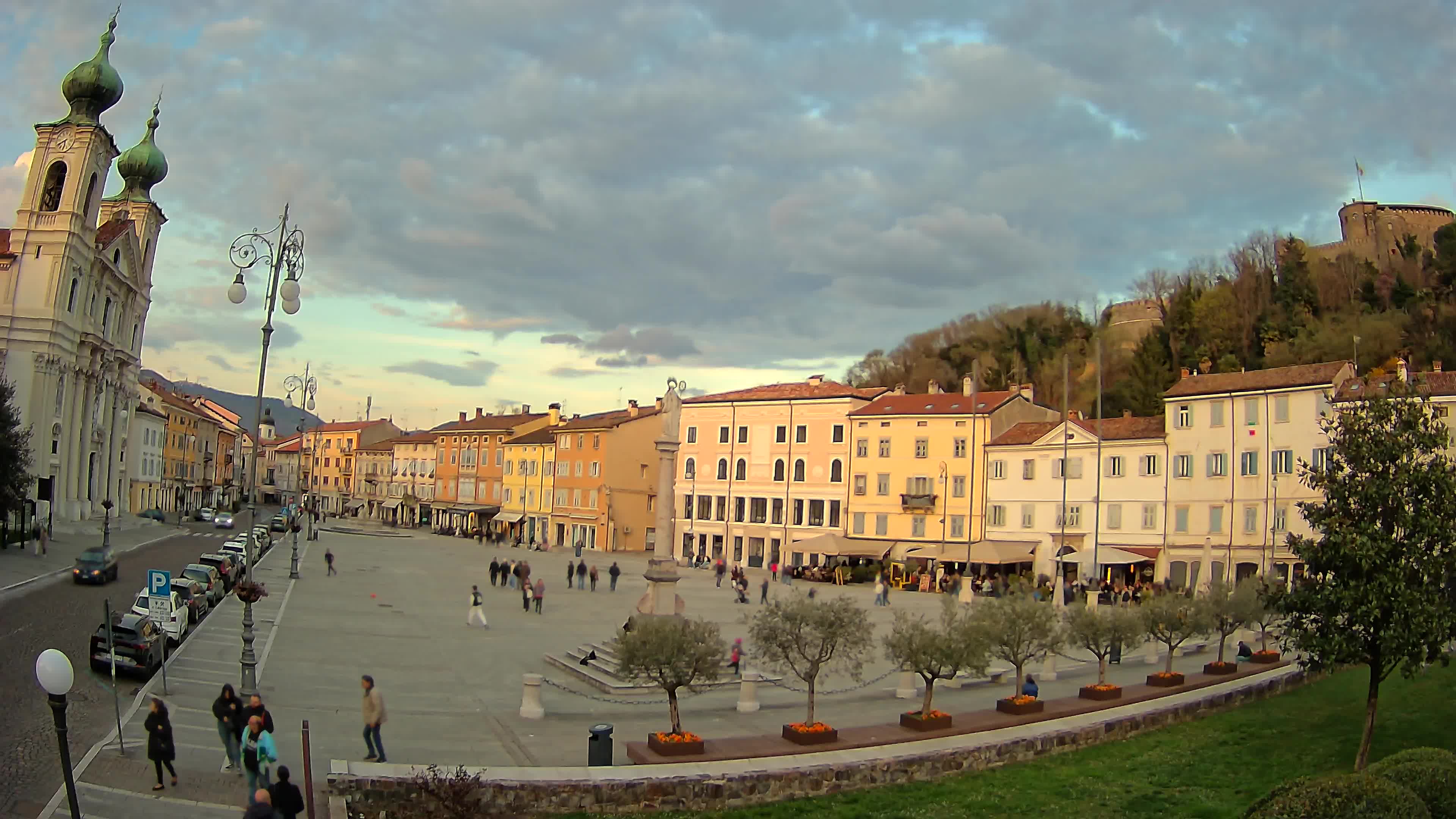 Gorizia – Plaza Vittoria – iglesia de San Pedro. Ignacio