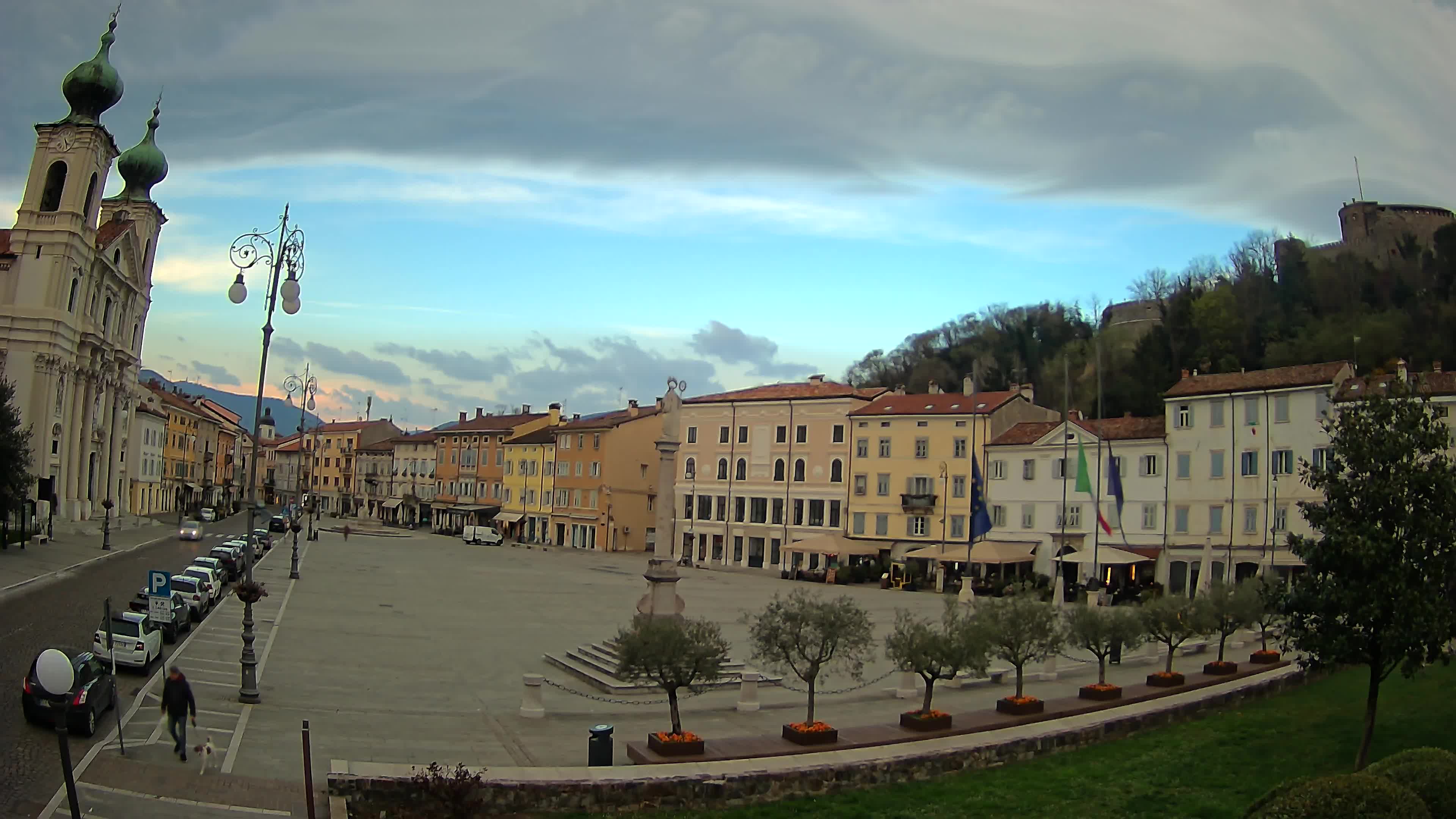 Kamera Gorica Travnik in cerkev sv. Ignacija
