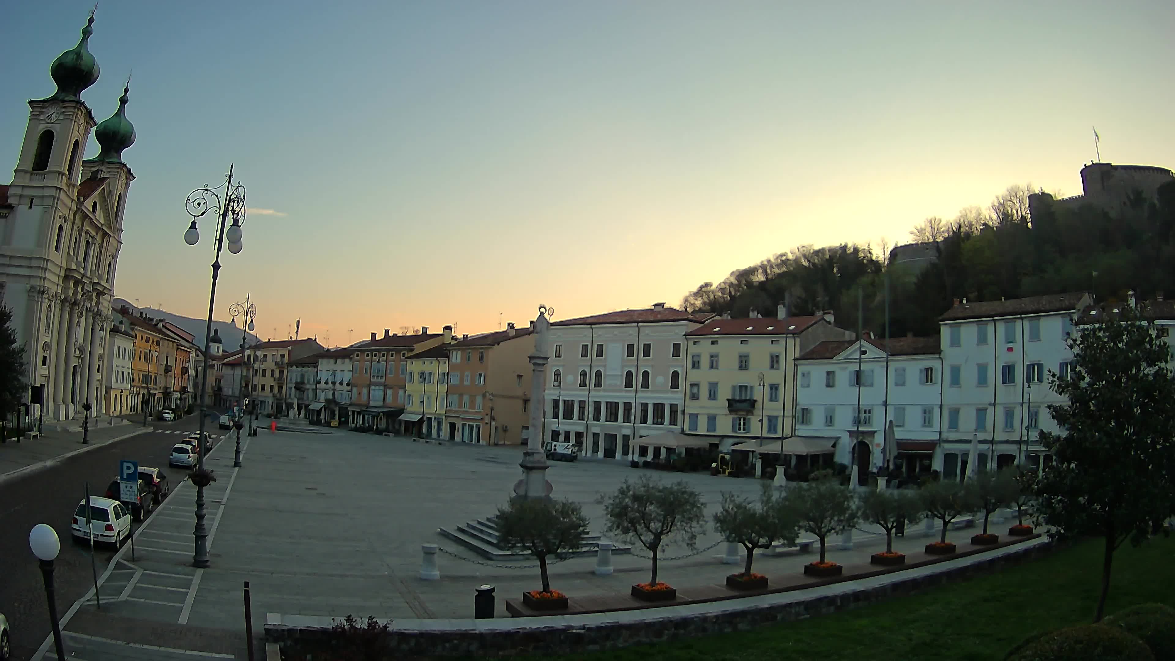 Gorizia Piazza della Vittoria e chiesa di S. Ignazio