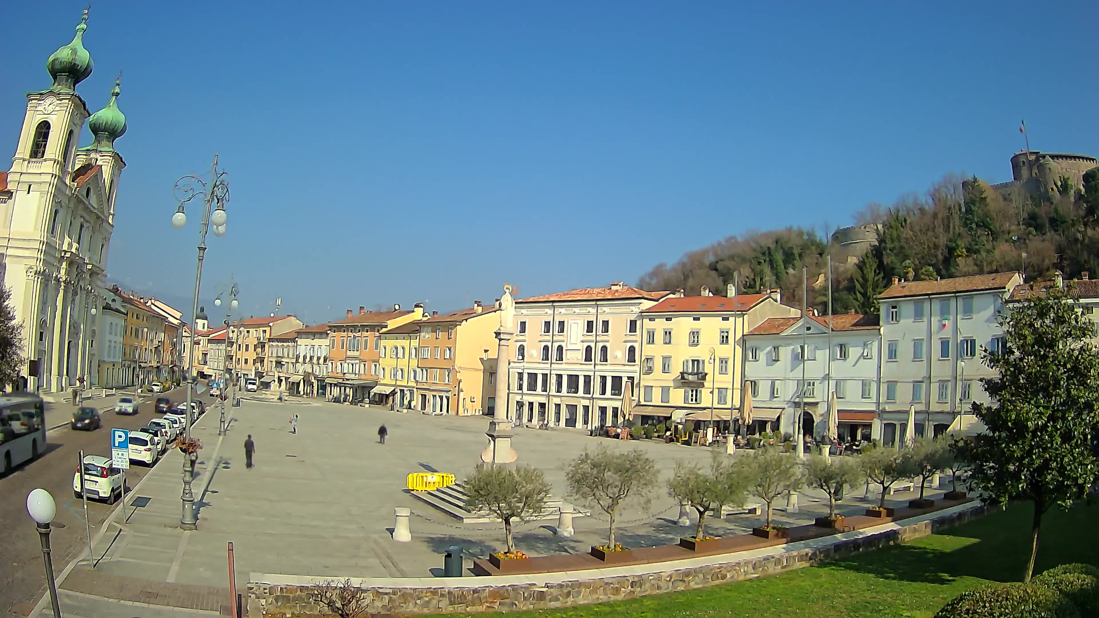 Kamera Gorica Travnik in cerkev sv. Ignacija