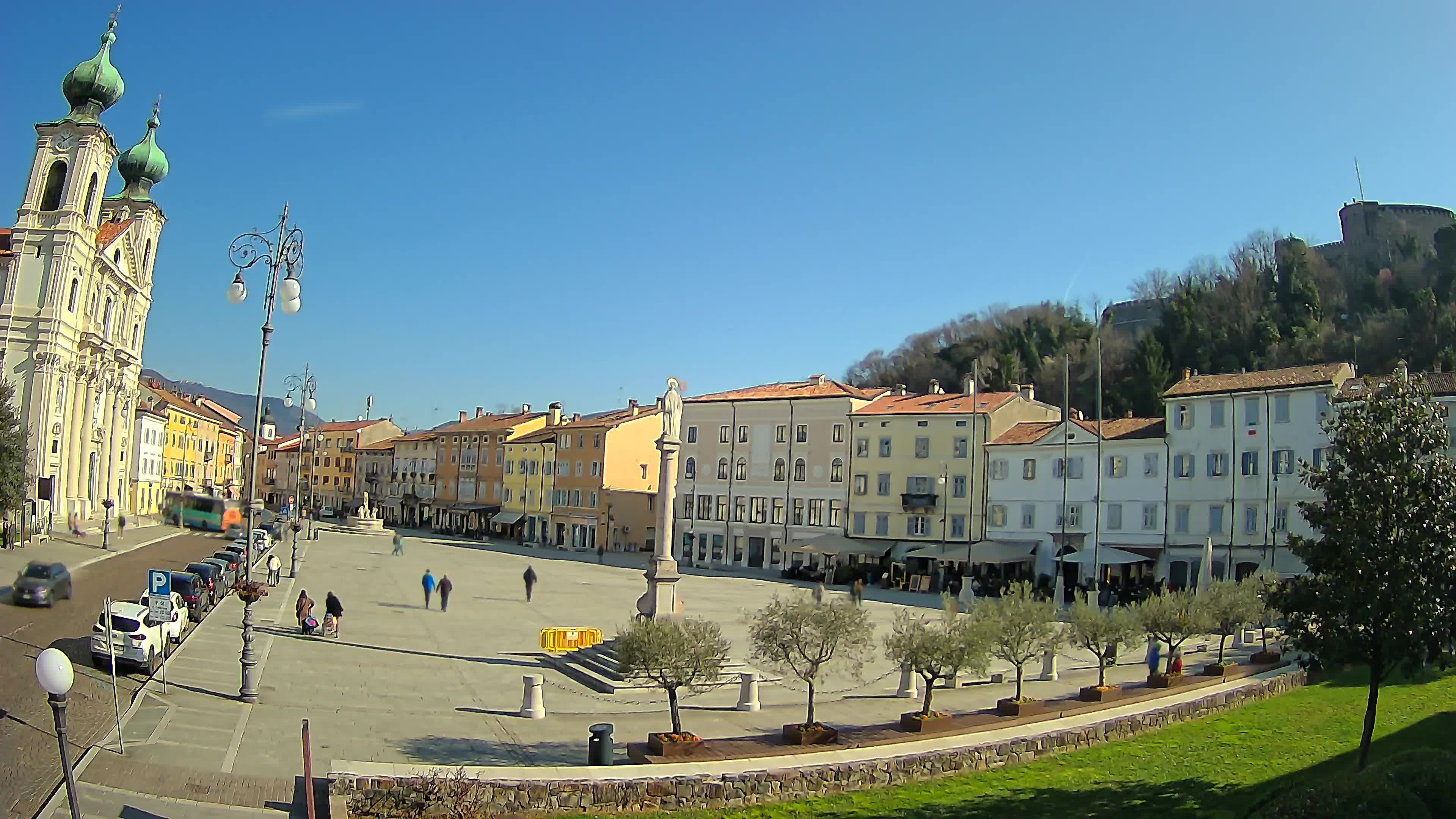 Kamera Gorica Travnik in cerkev sv. Ignacija