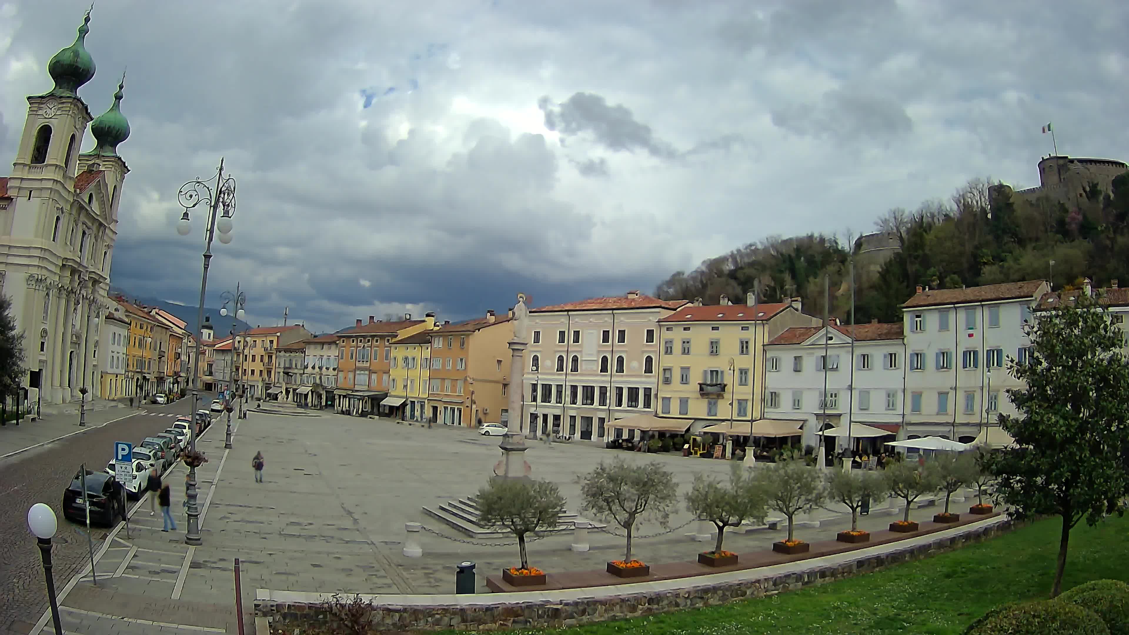 Gorizia – Plaza Vittoria – iglesia de San Pedro. Ignacio