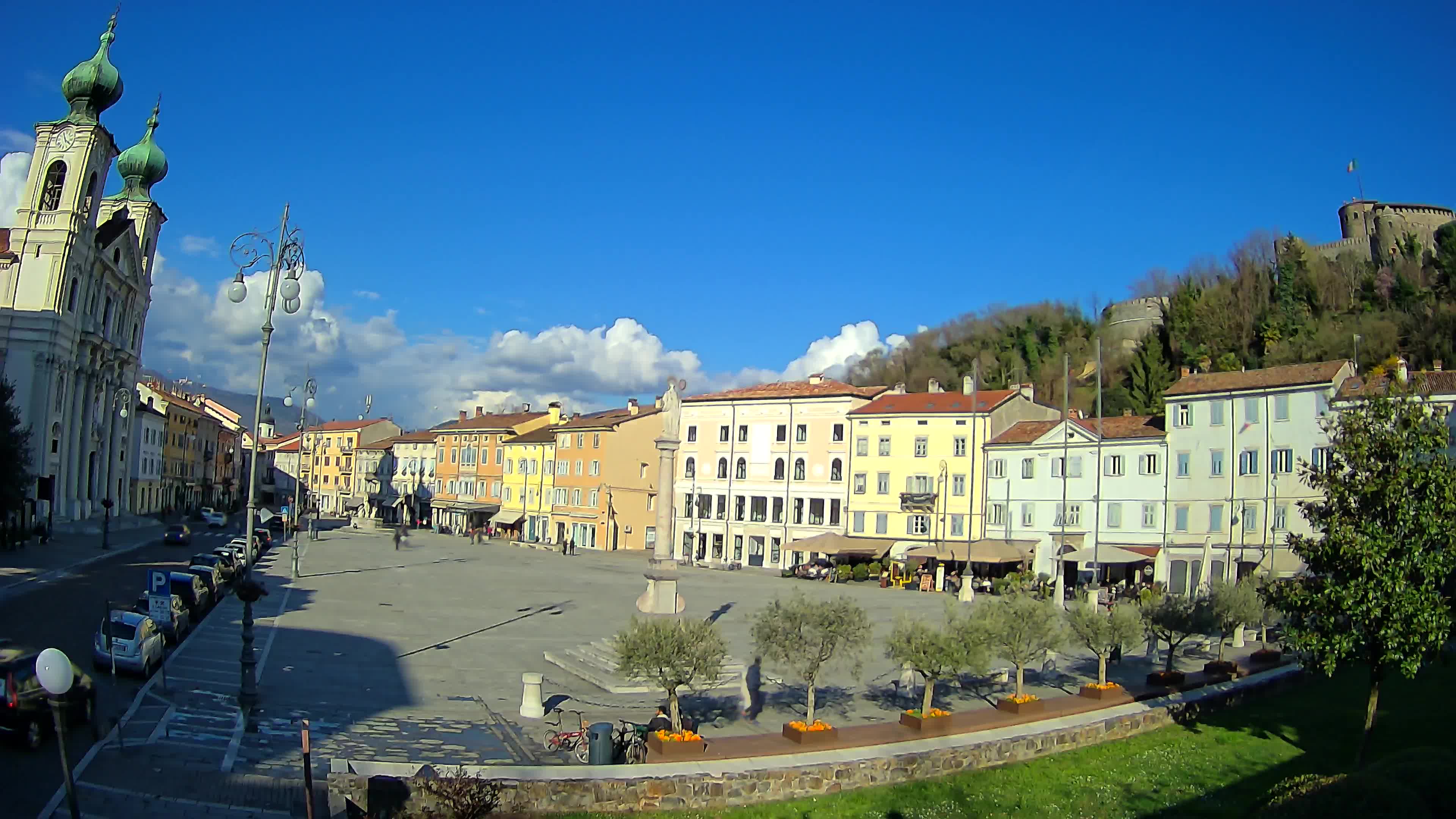 Kamera Gorica Travnik in cerkev sv. Ignacija